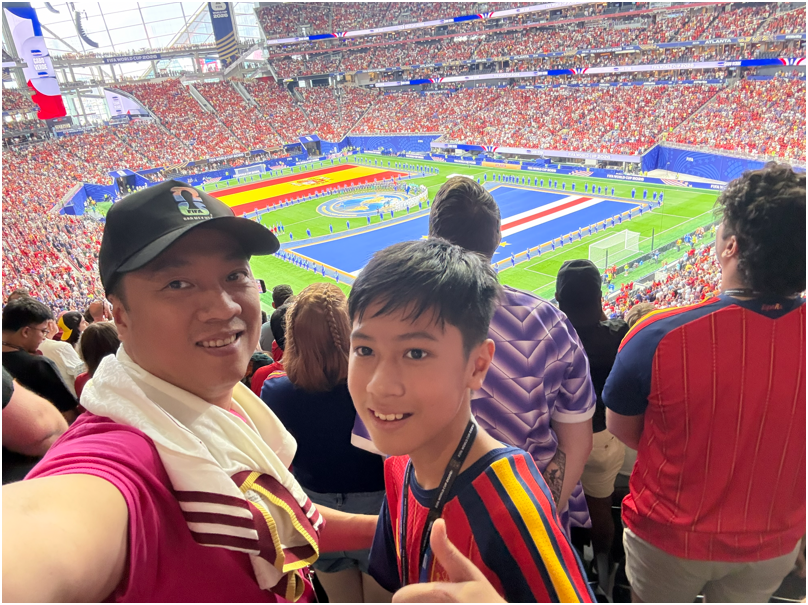 Đưa con sang Mỹ xem World Cup: L&yacute; do kh&ocirc;ng chỉ l&agrave; chiều! - Ảnh 2.
