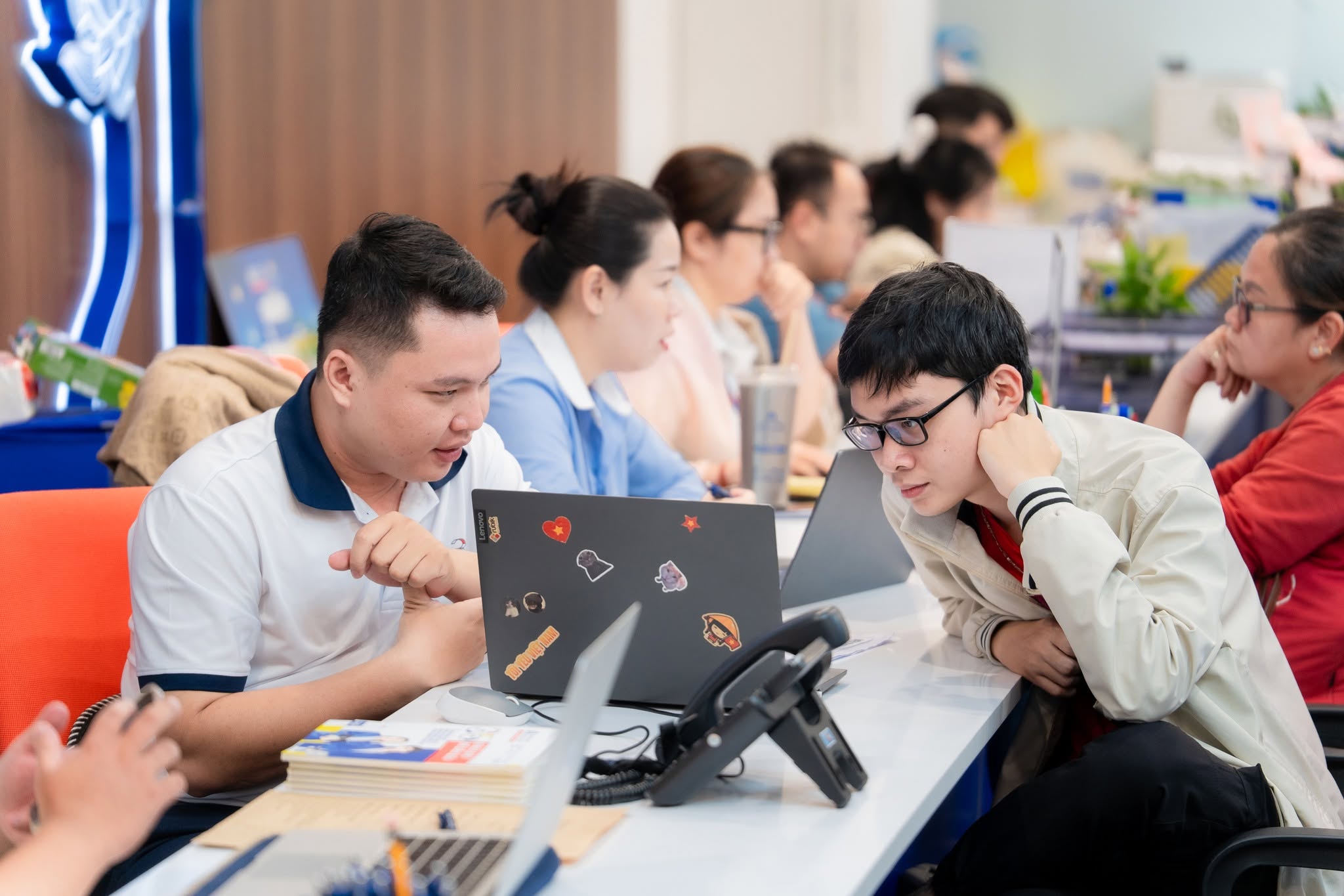 2 trường ĐH công bố mức điểm sàn xét tuyển 'dễ thở' - Ảnh 1.