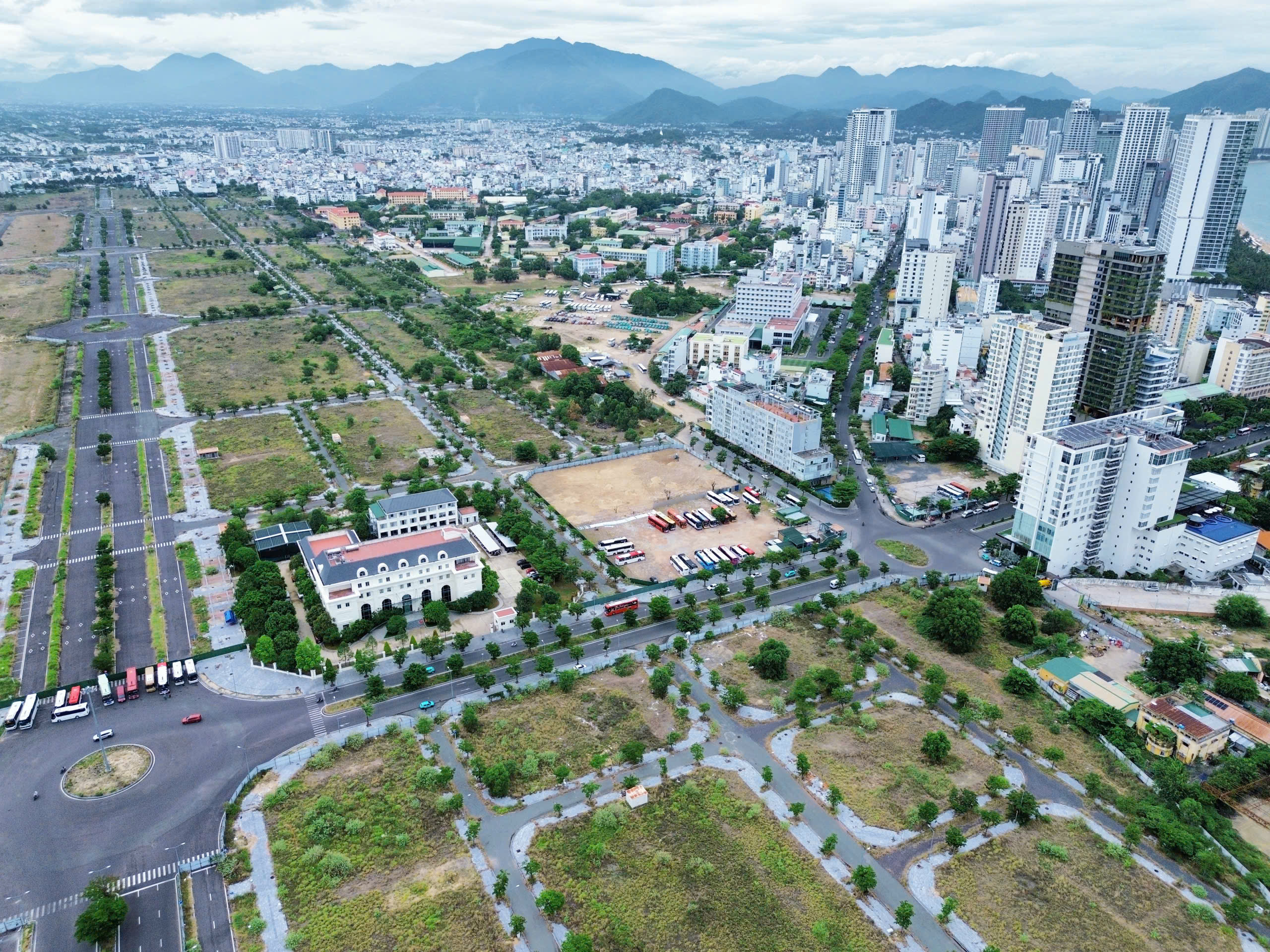 Hiện trạng đất ‘vàng’ sân bay Nha Trang cũ giữa lúc xét xử vụ án Hậu 'pháo' - Ảnh 10.