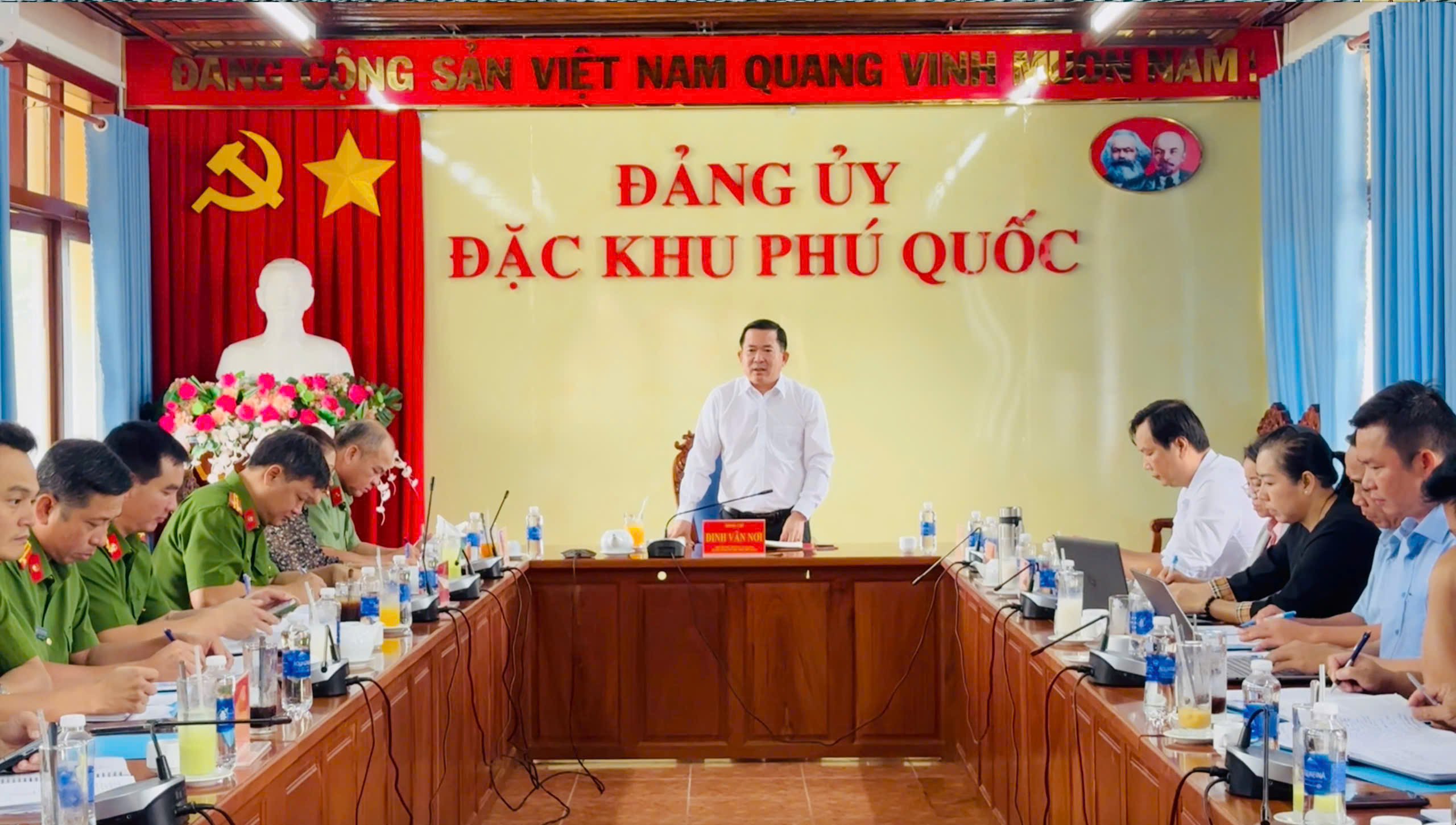 Ông Đinh Văn Nơi yêu cầu không né tránh tiếp dân- Ảnh 1.