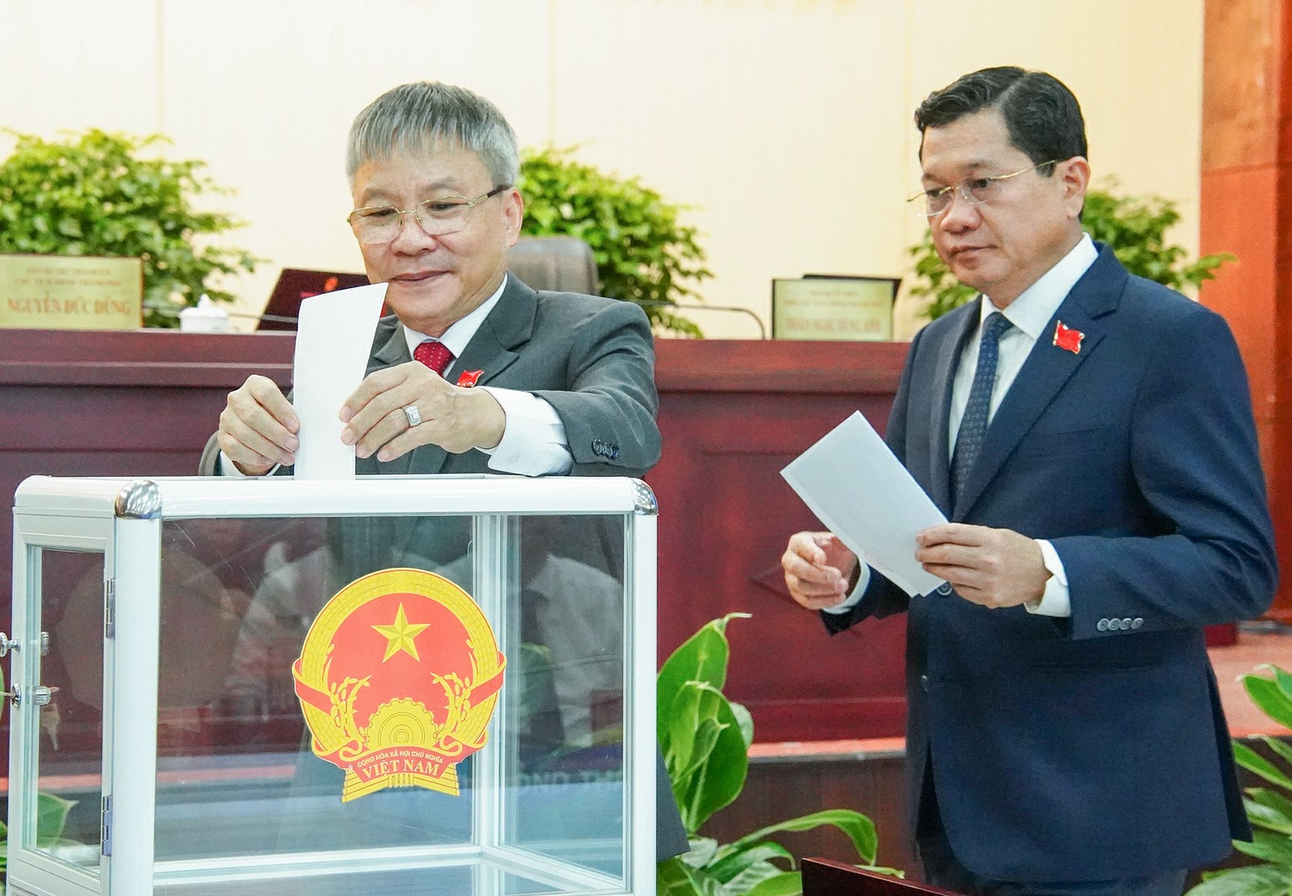 HĐND miễn nhiệm một Phó chủ tịch UBND thành phố Đà Nẵng- Ảnh 1.