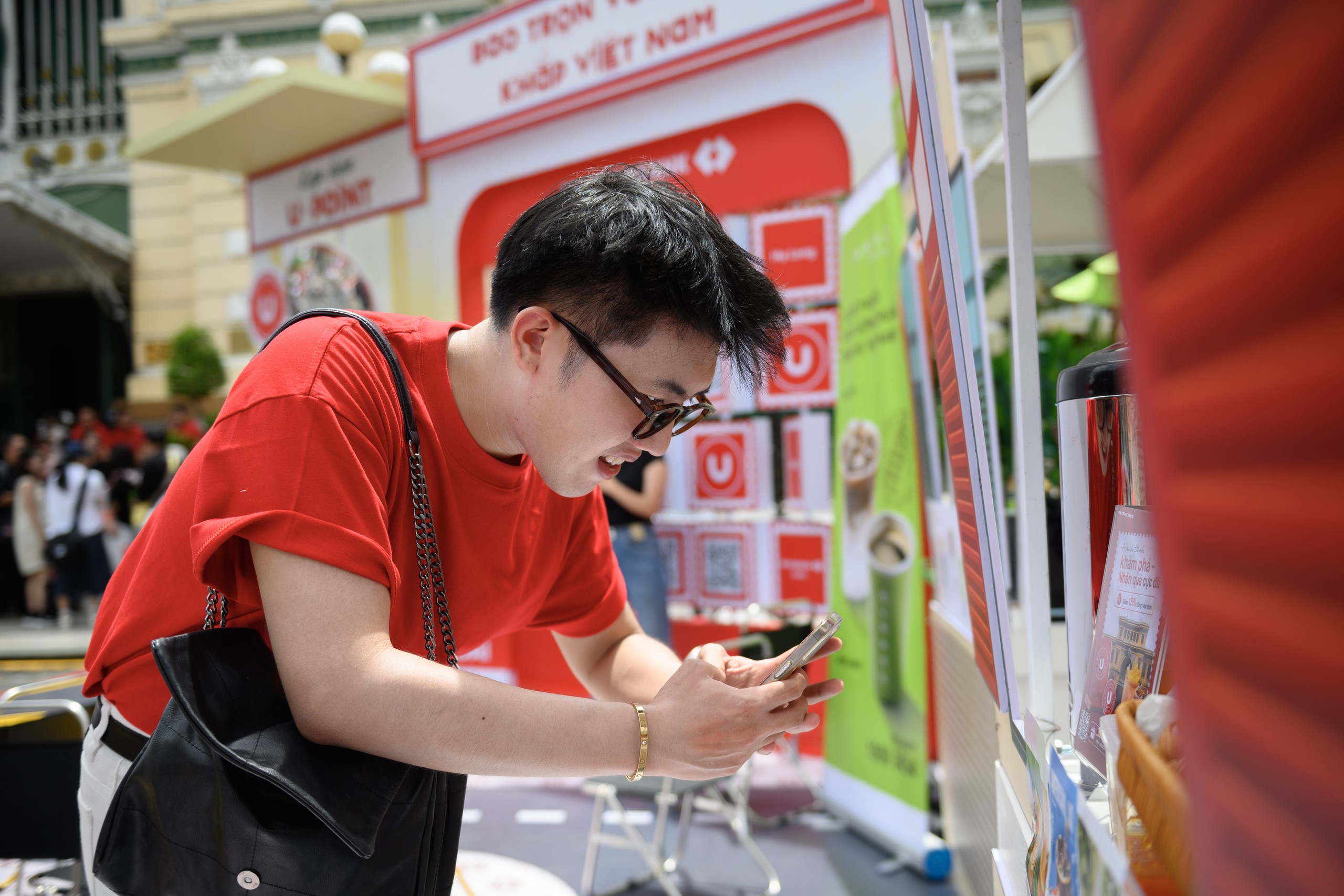 Một ngày trải nghiệm Techcombank OneU tại Bưu điện TP.HCM - Ảnh 2.