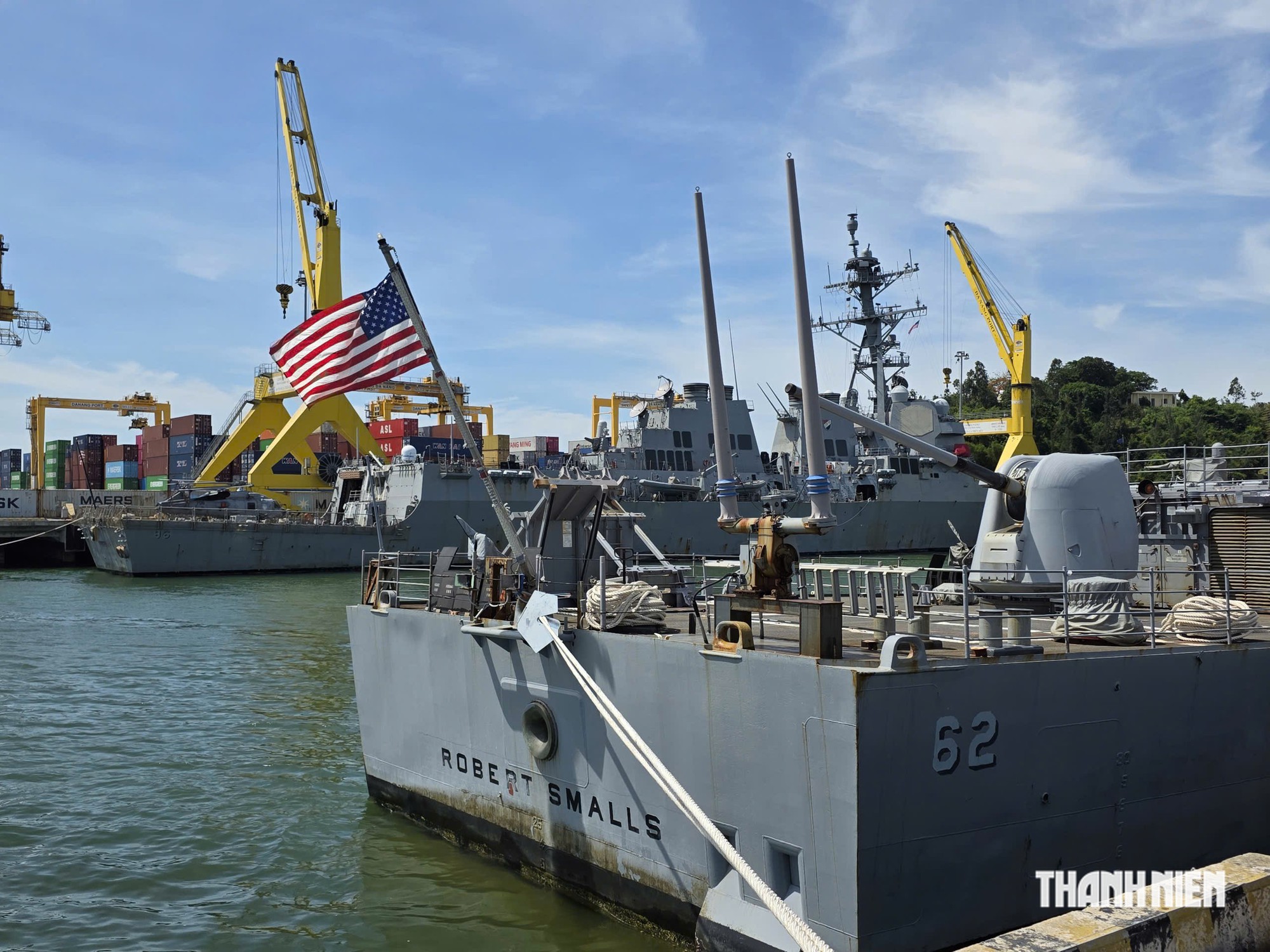 Tàu sân bay USS George Washington cập cảng Đà Nẵng, bắt đầu chuyến thăm Việt Nam- Ảnh 4.