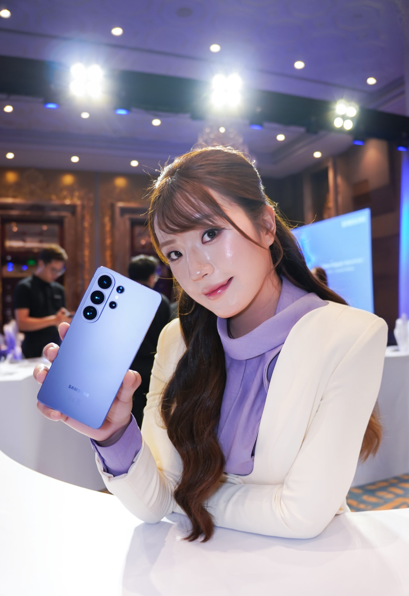 Mặc cho đẹp, cho sang, bí kíp nằm ngay trong một khoanh tròn trên Galaxy S26 Ultra - Ảnh 1.