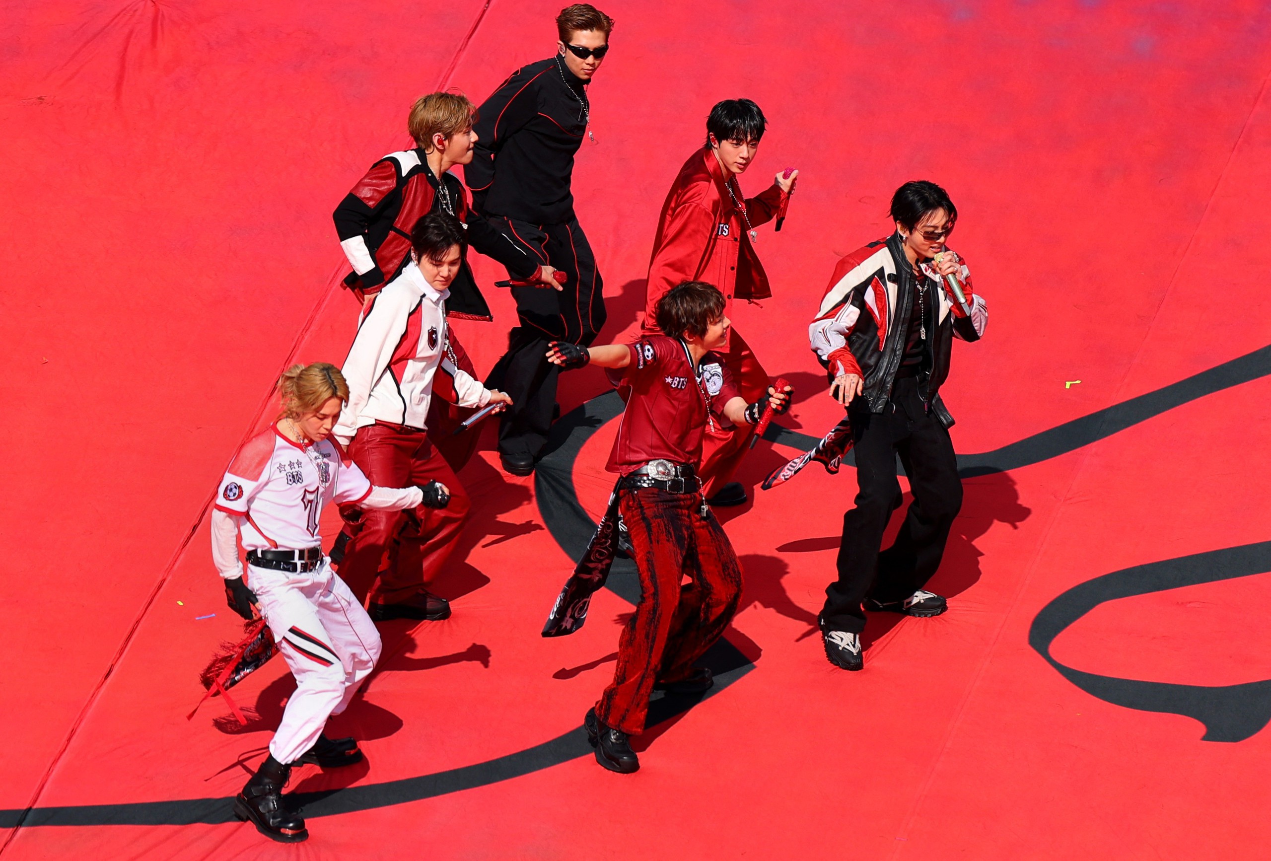 Vì sao nhóm nhạc BTS tẩy chay giải Grammy năm nay? - Ảnh 1.