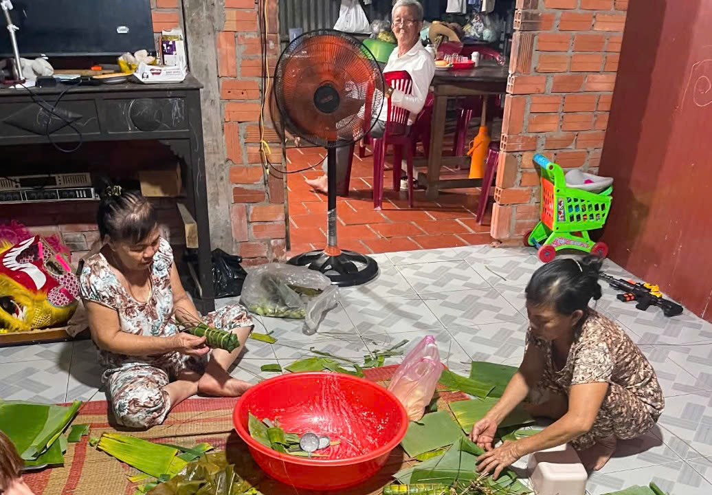 Đ&aacute;m giỗ miền T&acirc;y: Ăn giỗ lấy phần mang về, tục xưa rất đẹp c&ograve;n lưu giữ - Ảnh 8.