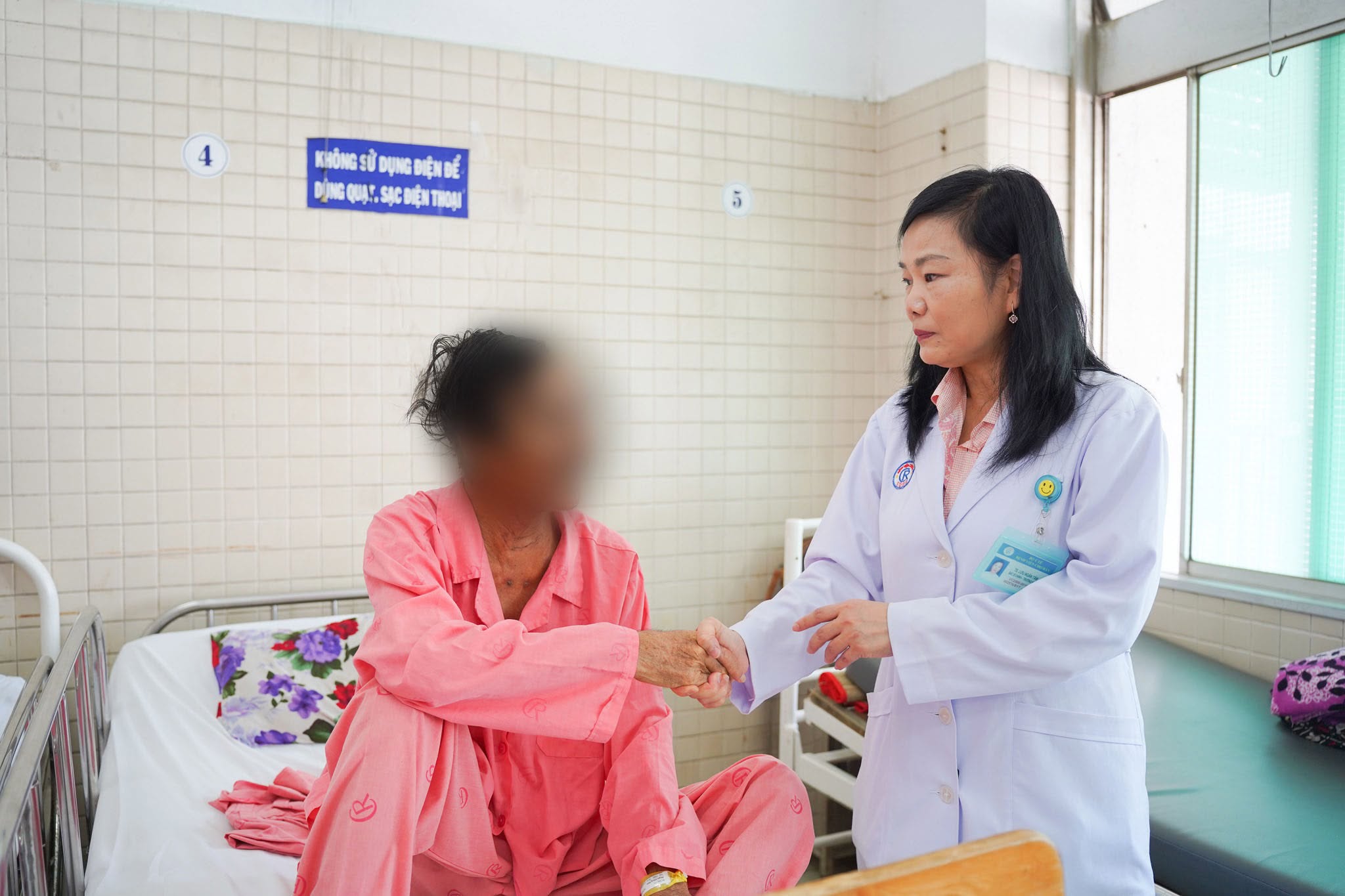 Nhịn ăn để 'bỏ đói' khối u ung thư: Bác sĩ chỉ ra những điều bệnh nhân hiểu sai- Ảnh 1.