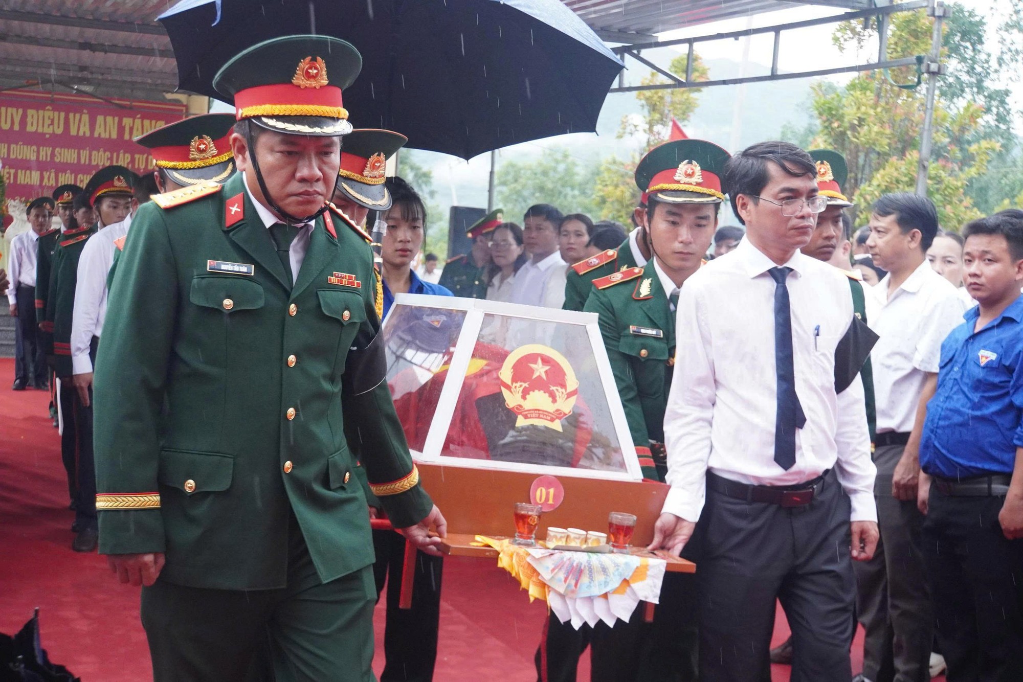 Đà Nẵng: Truy điệu, an táng 4 hài cốt liệt sĩ tìm thấy tại hang Đá Sập- Ảnh 1.