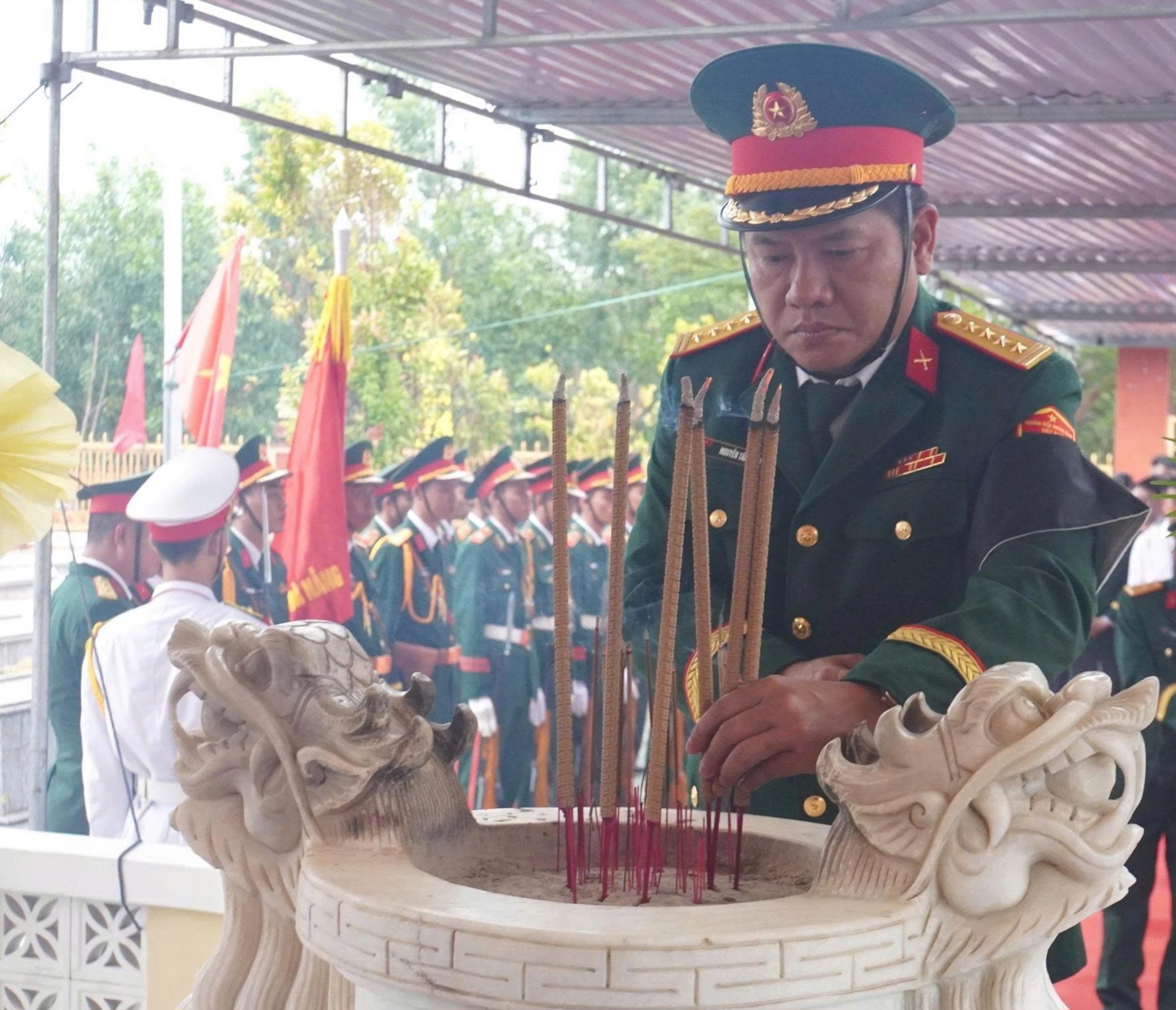 Đà Nẵng: Truy điệu, an táng 4 hài cốt liệt sĩ tìm thấy tại hang Đá Sập- Ảnh 4.