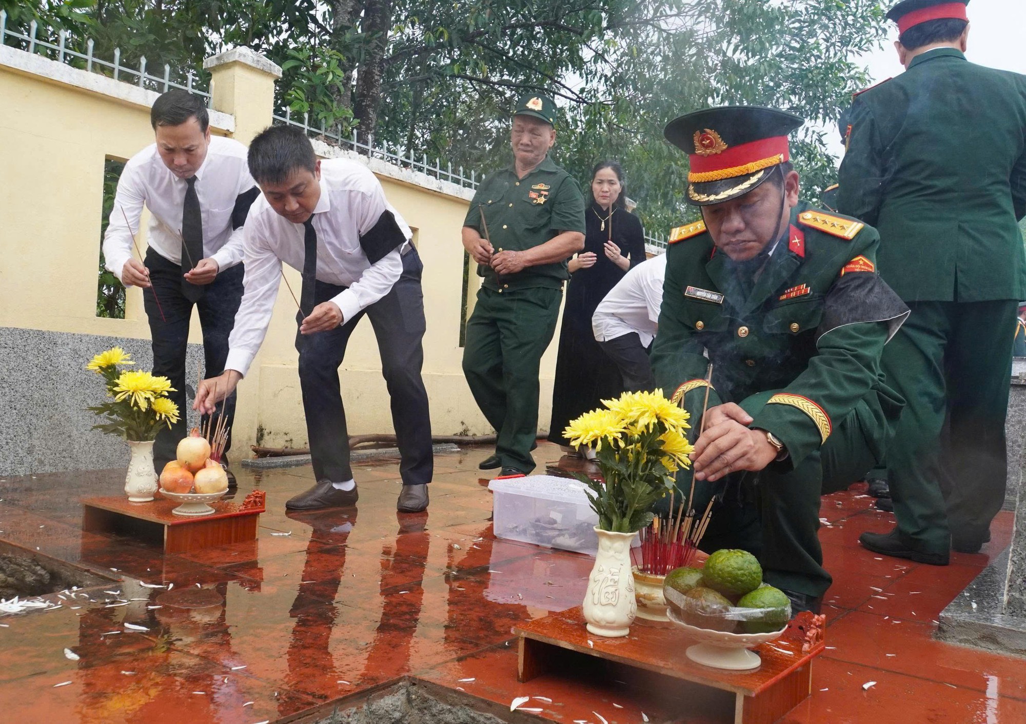 Đà Nẵng: Truy điệu, an táng 4 hài cốt liệt sĩ tìm thấy tại hang Đá Sập- Ảnh 5.