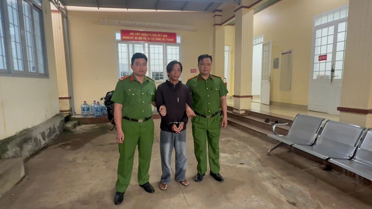 Công an tỉnh Đắk Lắk bắt giữ nghi phạm lừa mua cây cảnh, trốn sang Lào- Ảnh 1.