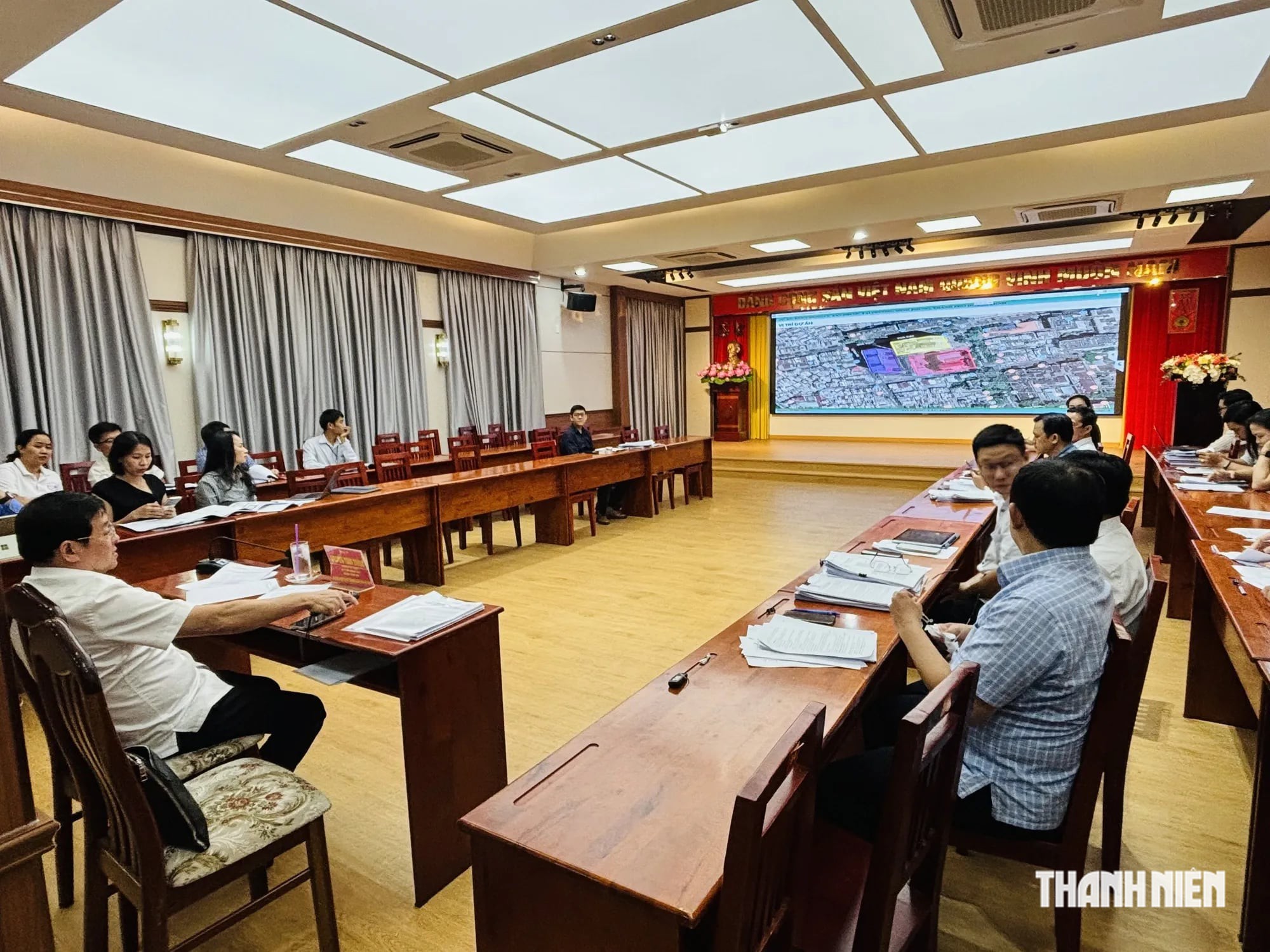 Cấp sổ hồng cho gần 2.000 chỗ đậu xe ô tô của Công ty Phú Mỹ Hưng- Ảnh 1.