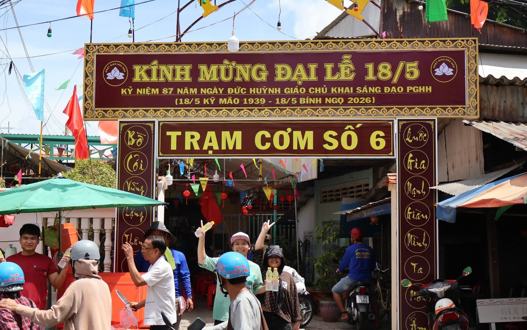 Hào sảng miền Tây: "Đặc sản" cơm, nước miễn phí mùa đại lễ 18-5 ở An Giang - Ảnh 4.