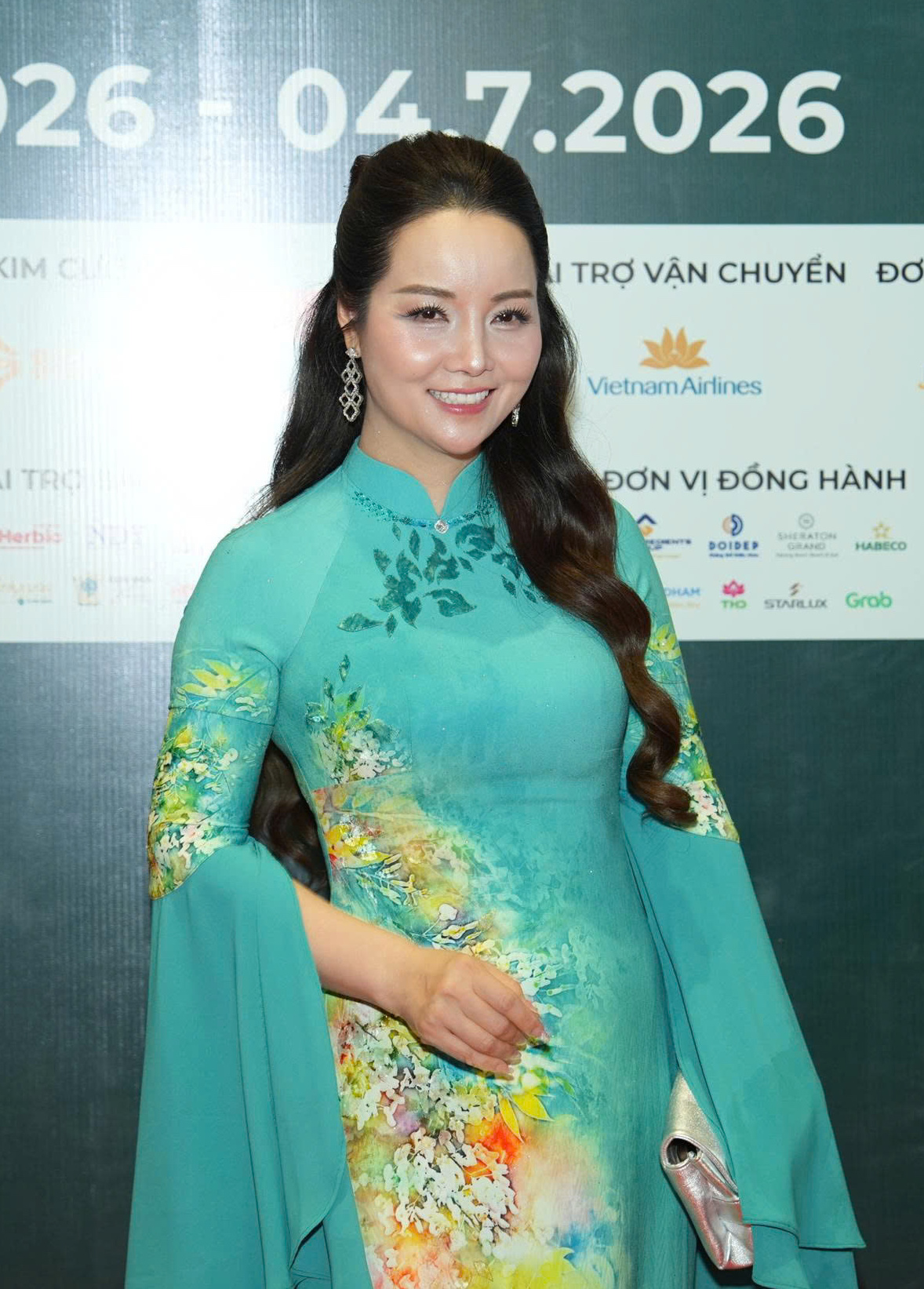 Tăng Thanh Hà gợi cảm, Việt Hương được chồng hộ tống đi sự kiện - Ảnh 12.
