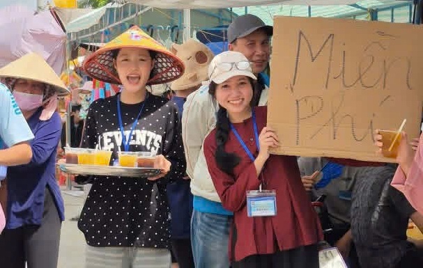 Hào sảng miền Tây: "Đặc sản" cơm, nước miễn phí mùa đại lễ 18-5 ở An Giang - Ảnh 7.