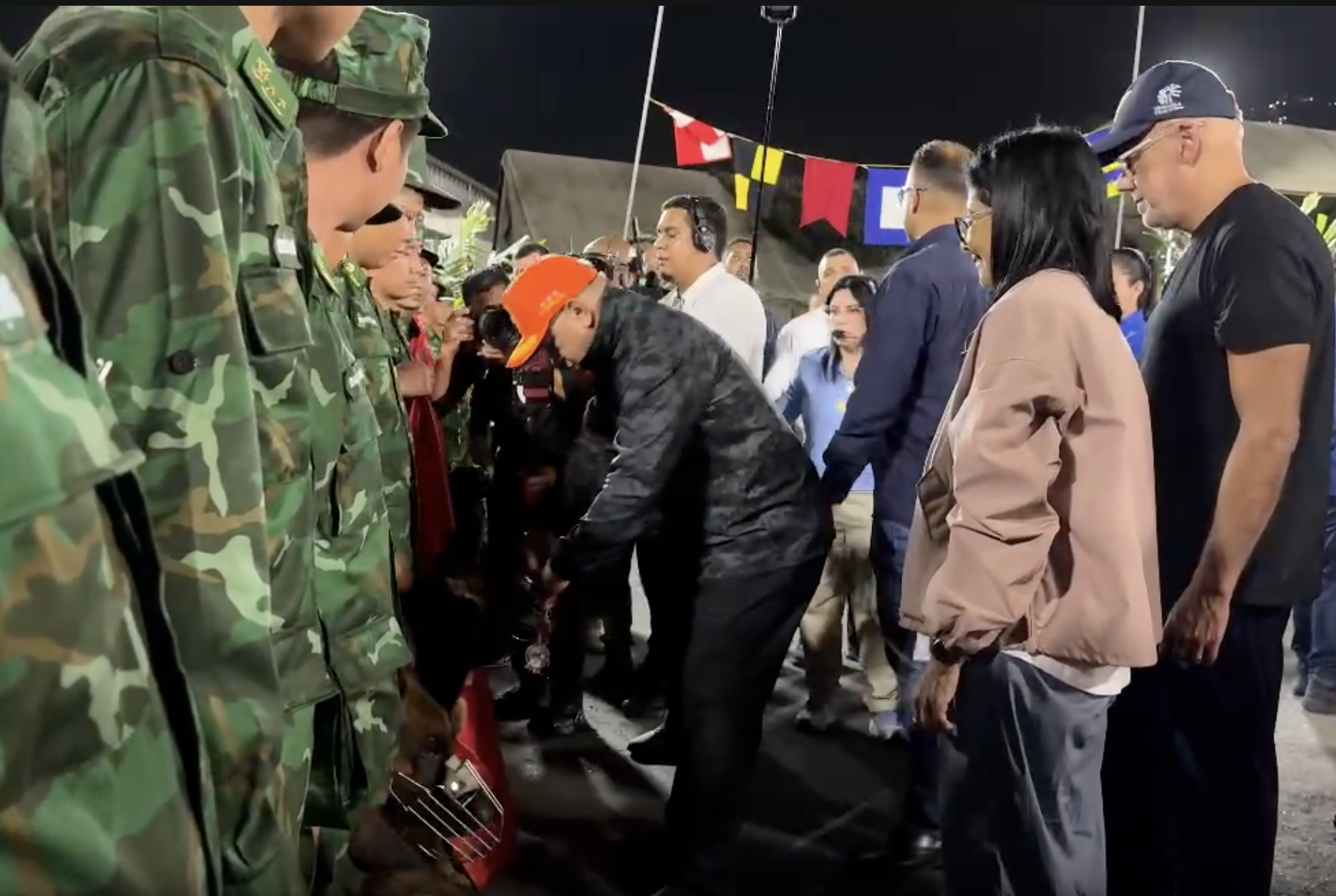 8 chó nghiệp vụ được Tổng thống lâm thời Venezuela trao huân chương có gì đặc biệt?- Ảnh 1.