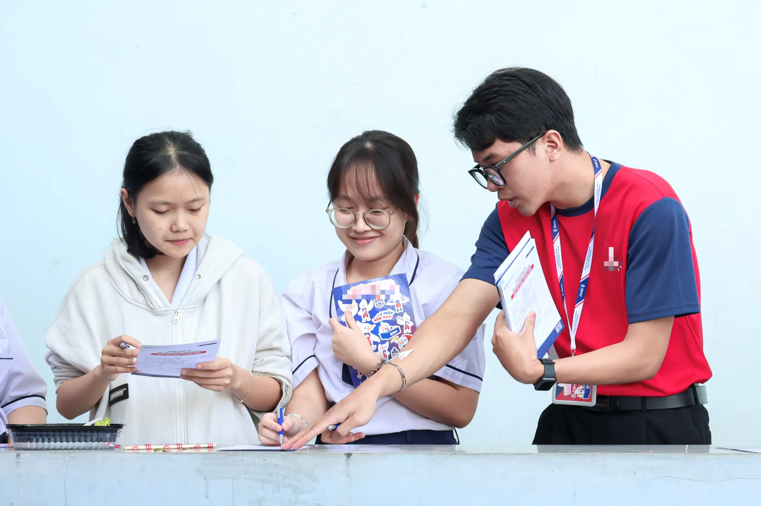 Trường ĐH có điểm sàn xét tuyển năm ngoái là 12, năm nay bao nhiêu?- Ảnh 1.