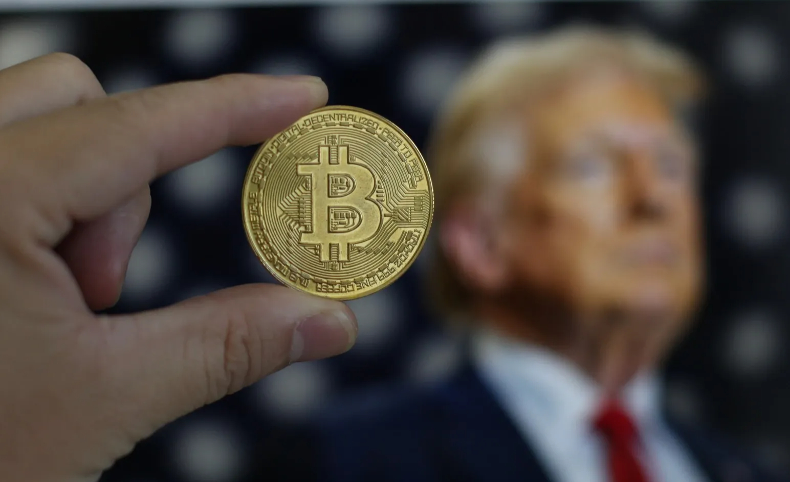 Giá Bitcoin hôm nay 4.7.2026: Ông Trump nói gì về 'món hời tiền số' - Ảnh 1.