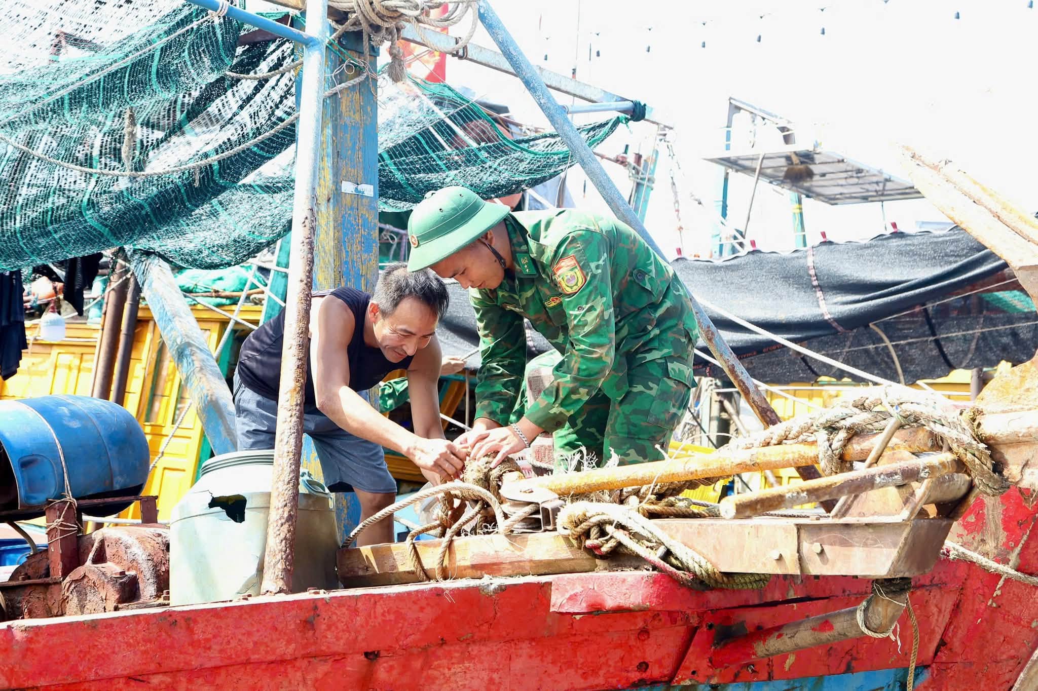Hải Phòng cấm biển, bắn pháo hiệu báo bão số 1 (bão Maysak)- Ảnh 1.