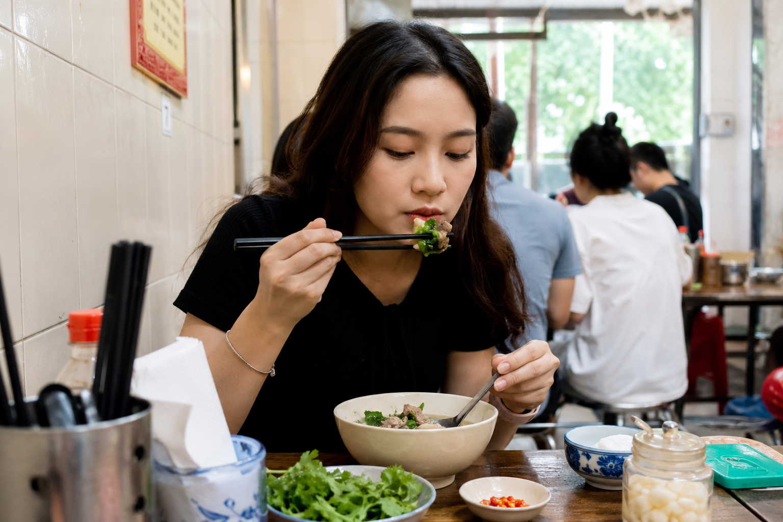 Bí quyết ăn chậm, nhai kỹ: Có nhất thiết phải nhai 32 lần? - Ảnh 1.