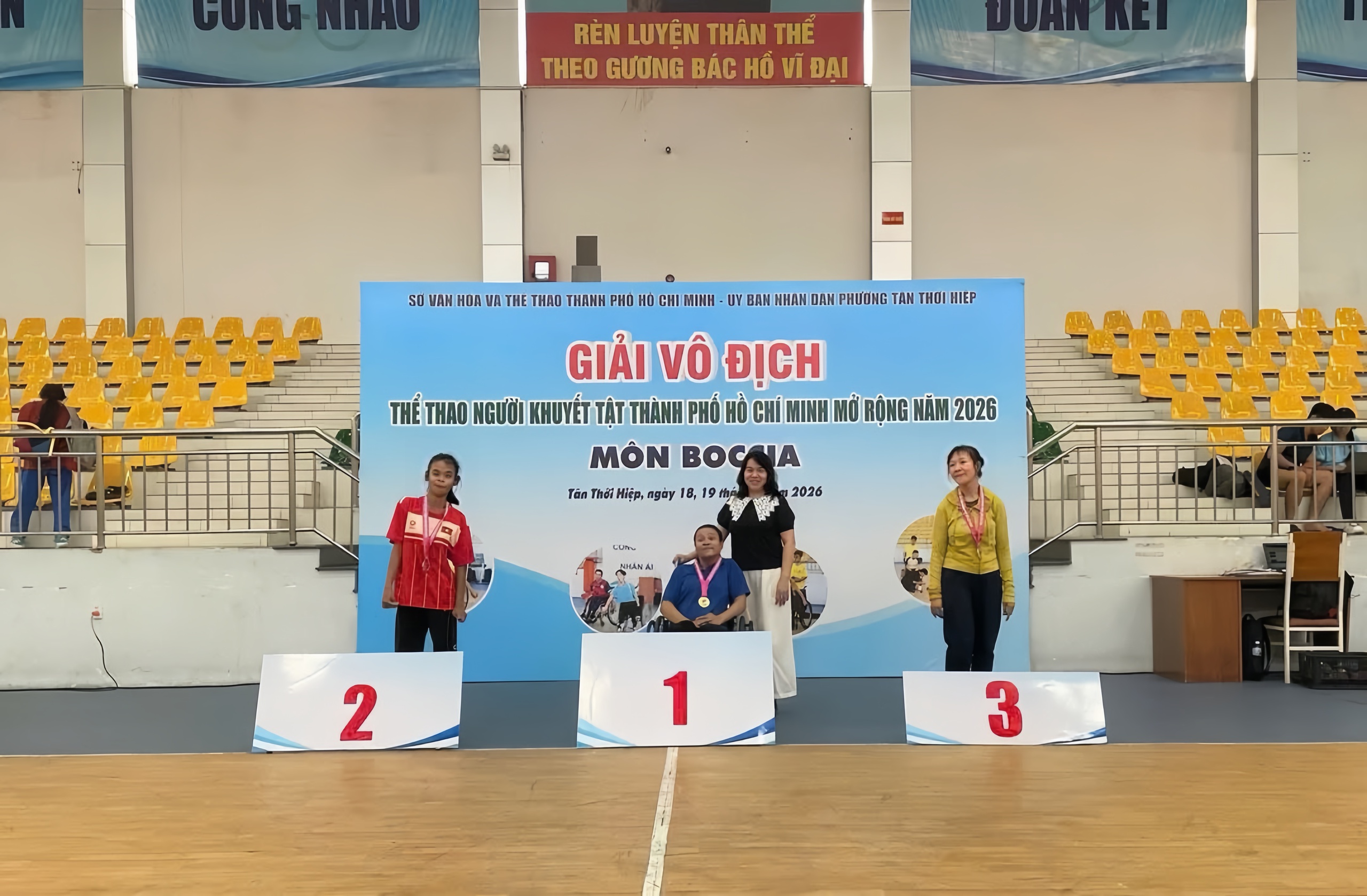 Mang căn bệnh bại não, cô gái giành 3 huy chương bạc một cách phi thường - Ảnh 3.