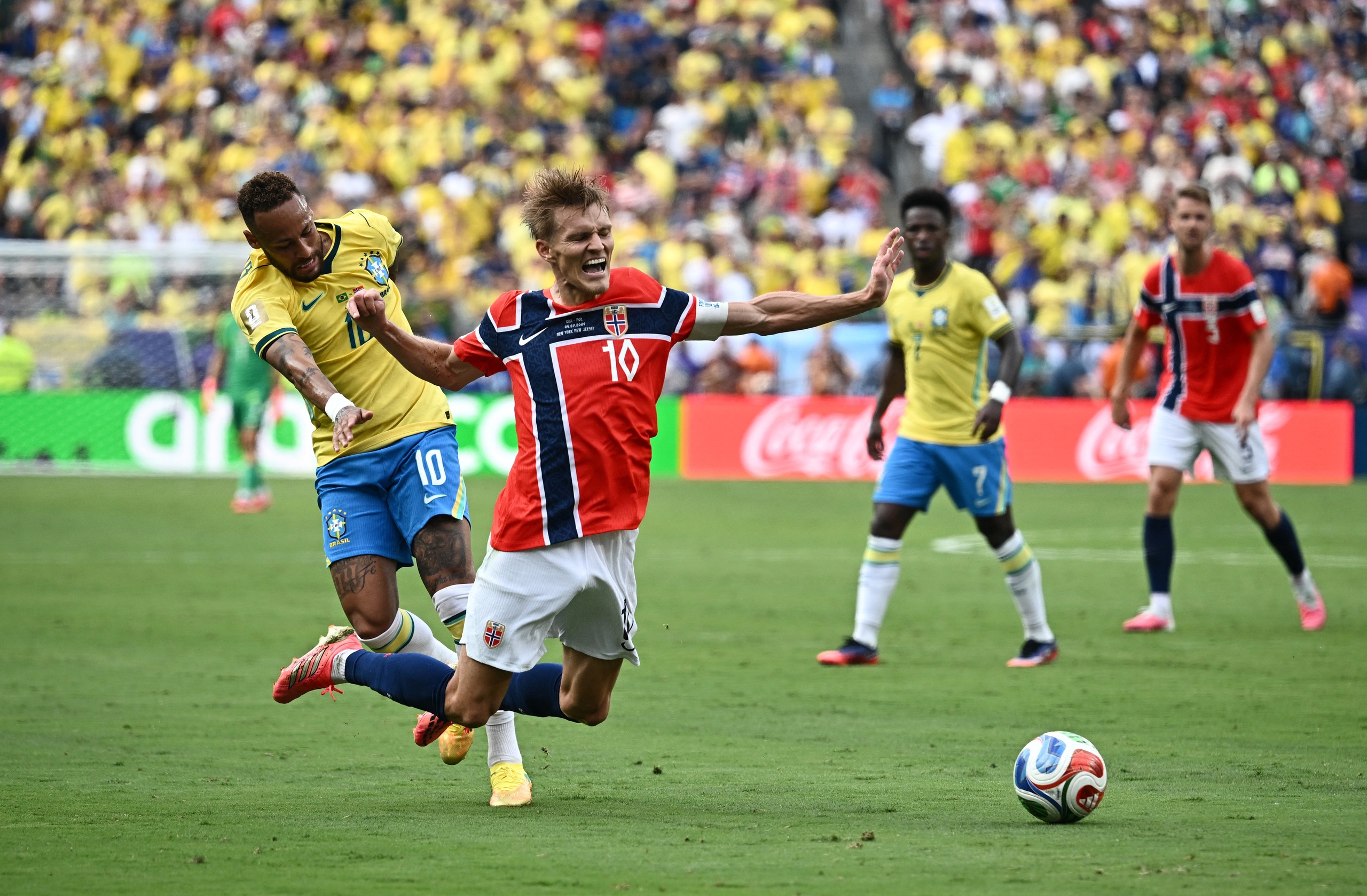 Neymar khóc nức nở khi Brazil thua và những giây phút không giữ được 'cái đầu lạnh'- Ảnh 2.