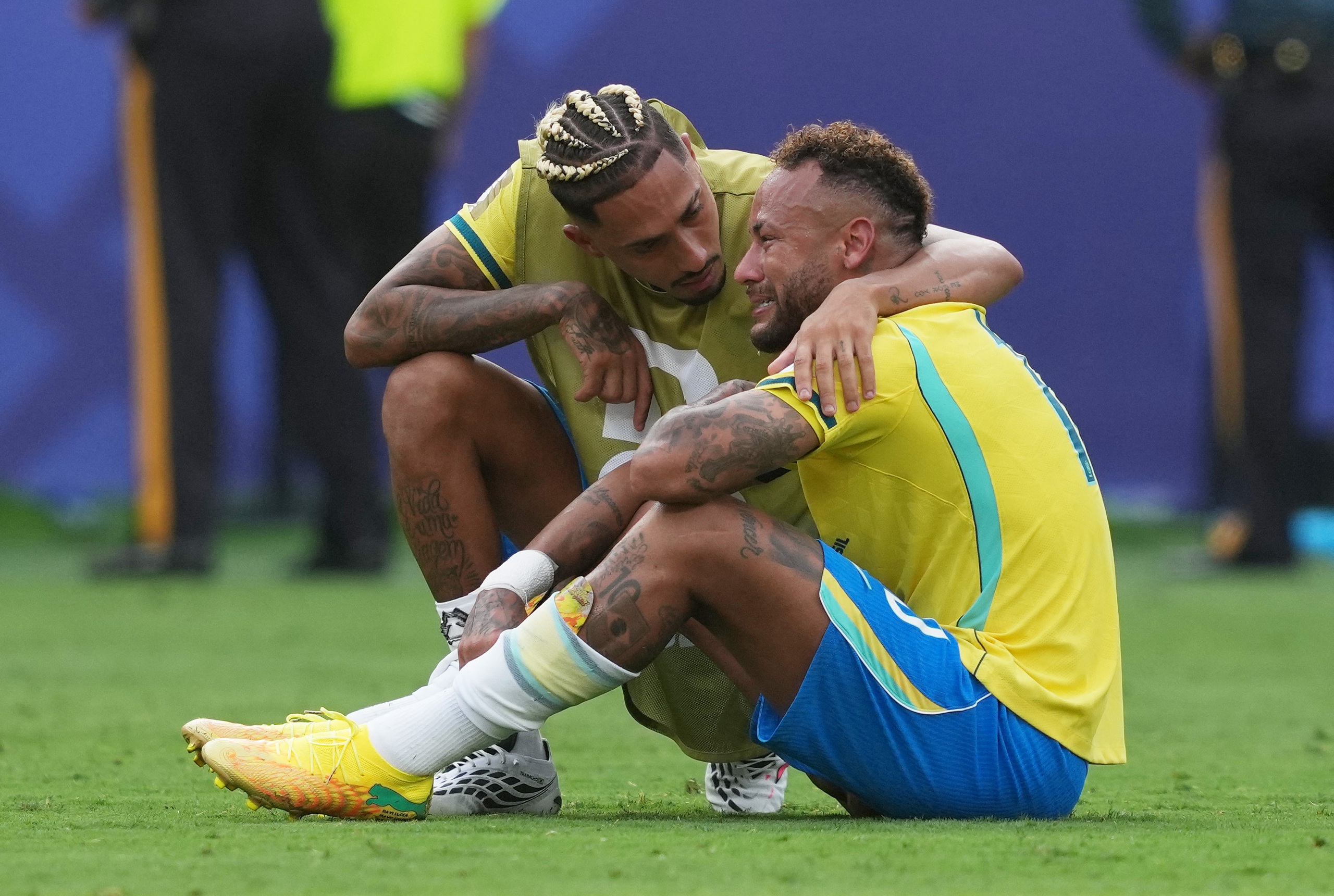 Neymar khóc nức nở khi Brazil thua và những giây phút không giữ được 'cái đầu lạnh'- Ảnh 9.