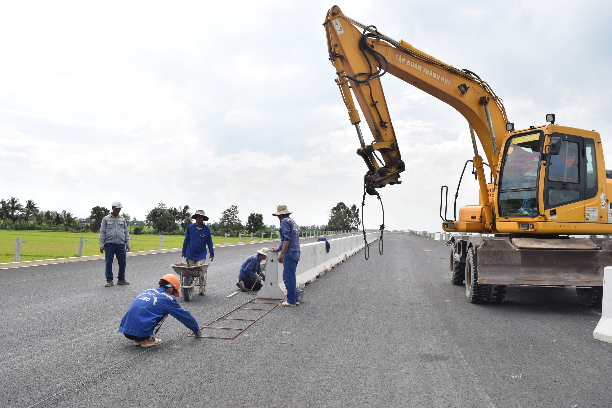 An Giang phấn đấu hoàn thành xong 57 km cao tốc đi Châu Đốc trong năm 2026 - Ảnh 4.