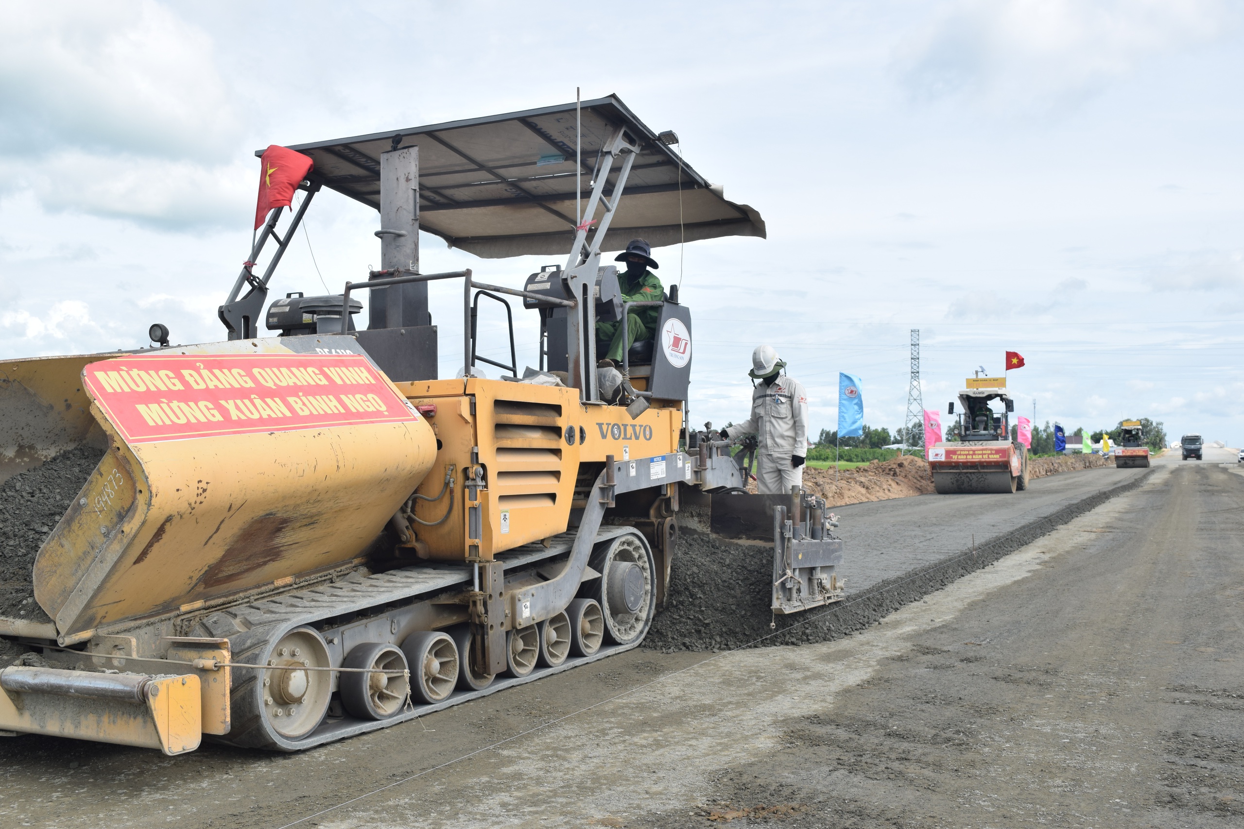 An Giang phấn đấu hoàn thành xong 57 km cao tốc đi Châu Đốc trong năm 2026 - Ảnh 1.