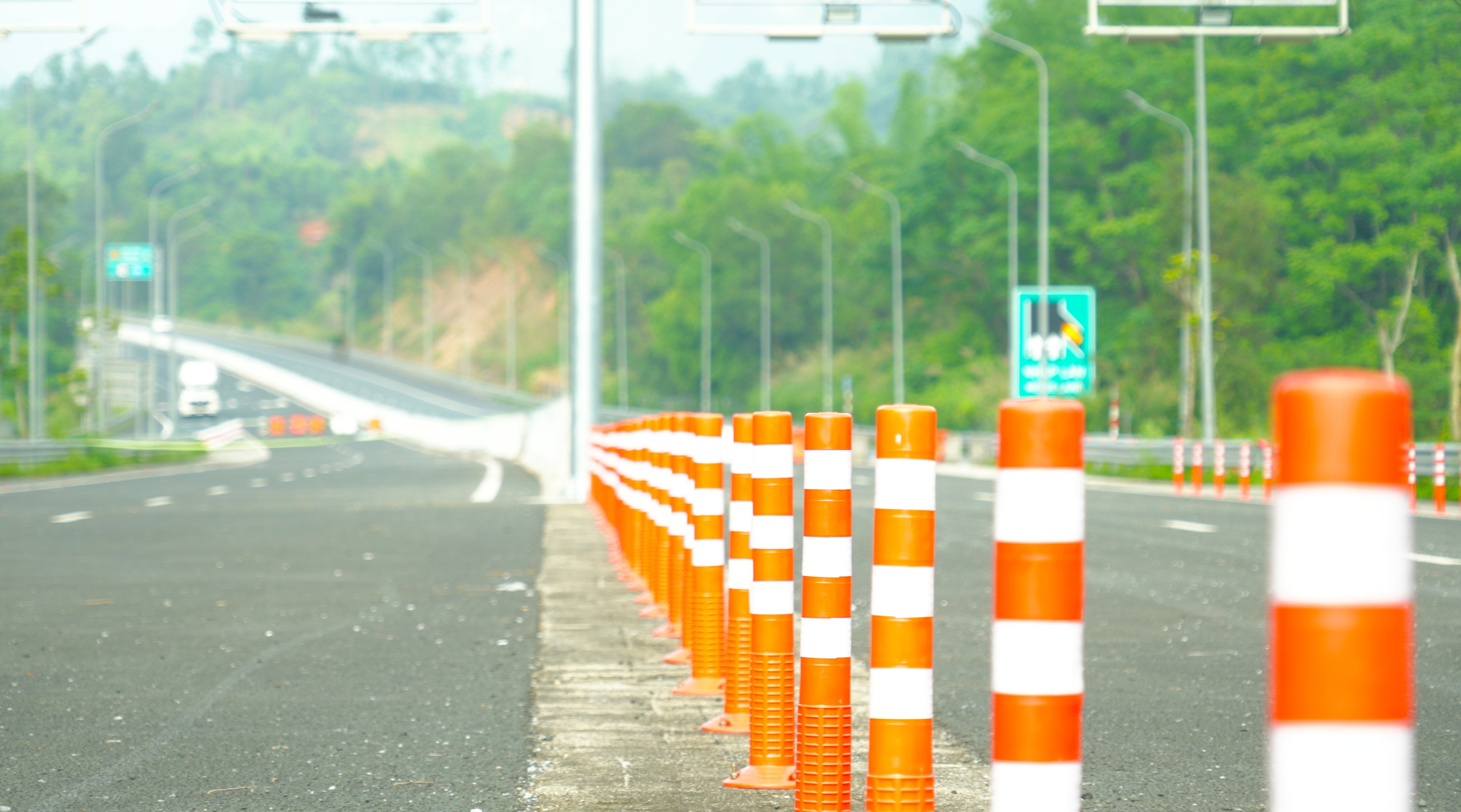 Sắp hoàn thành tuyến cao tốc nối cửa khẩu đường bộ lớn nhất miền Bắc- Ảnh 8.