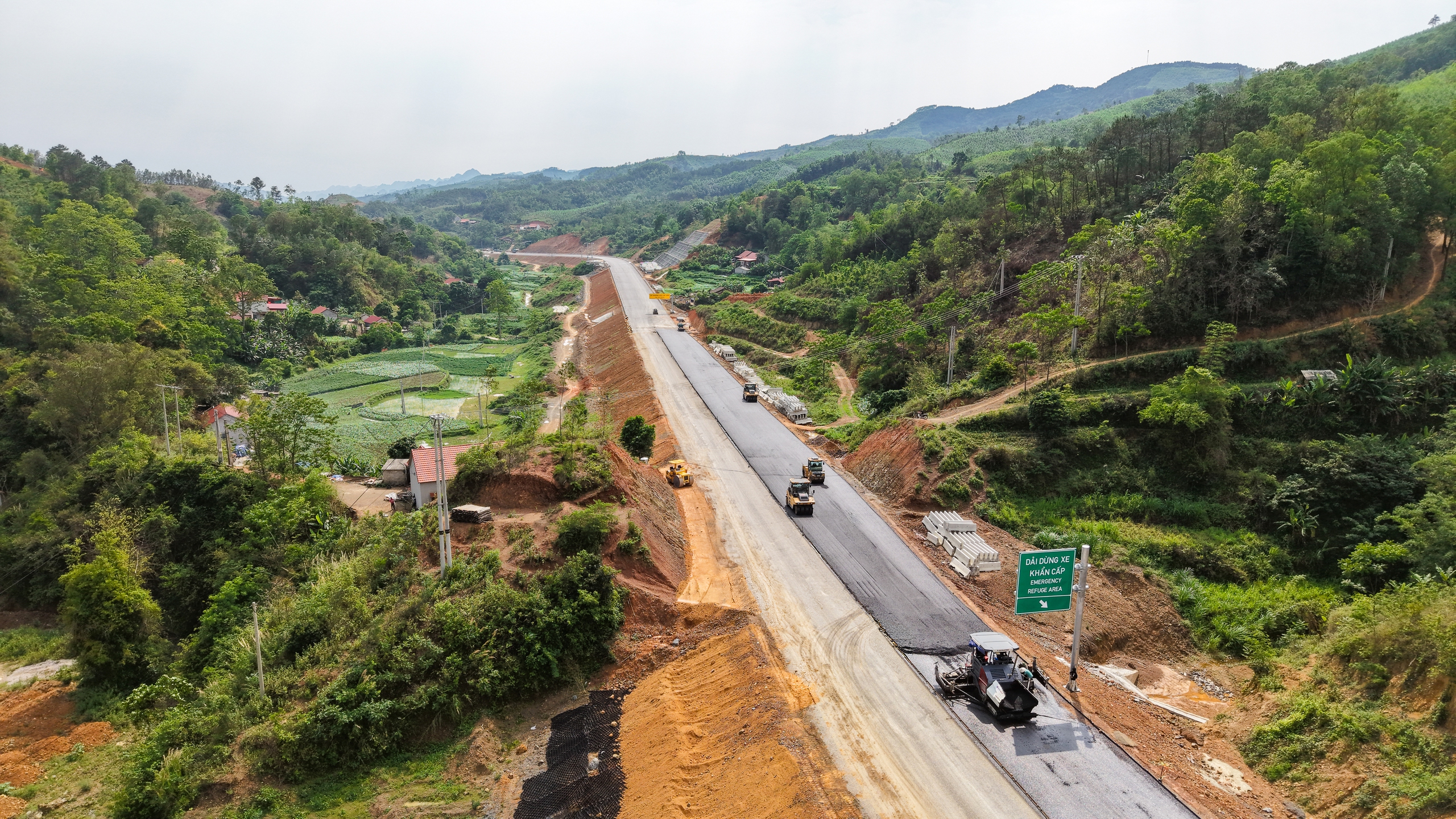 Sắp hoàn thành tuyến cao tốc nối cửa khẩu đường bộ lớn nhất miền Bắc- Ảnh 10.