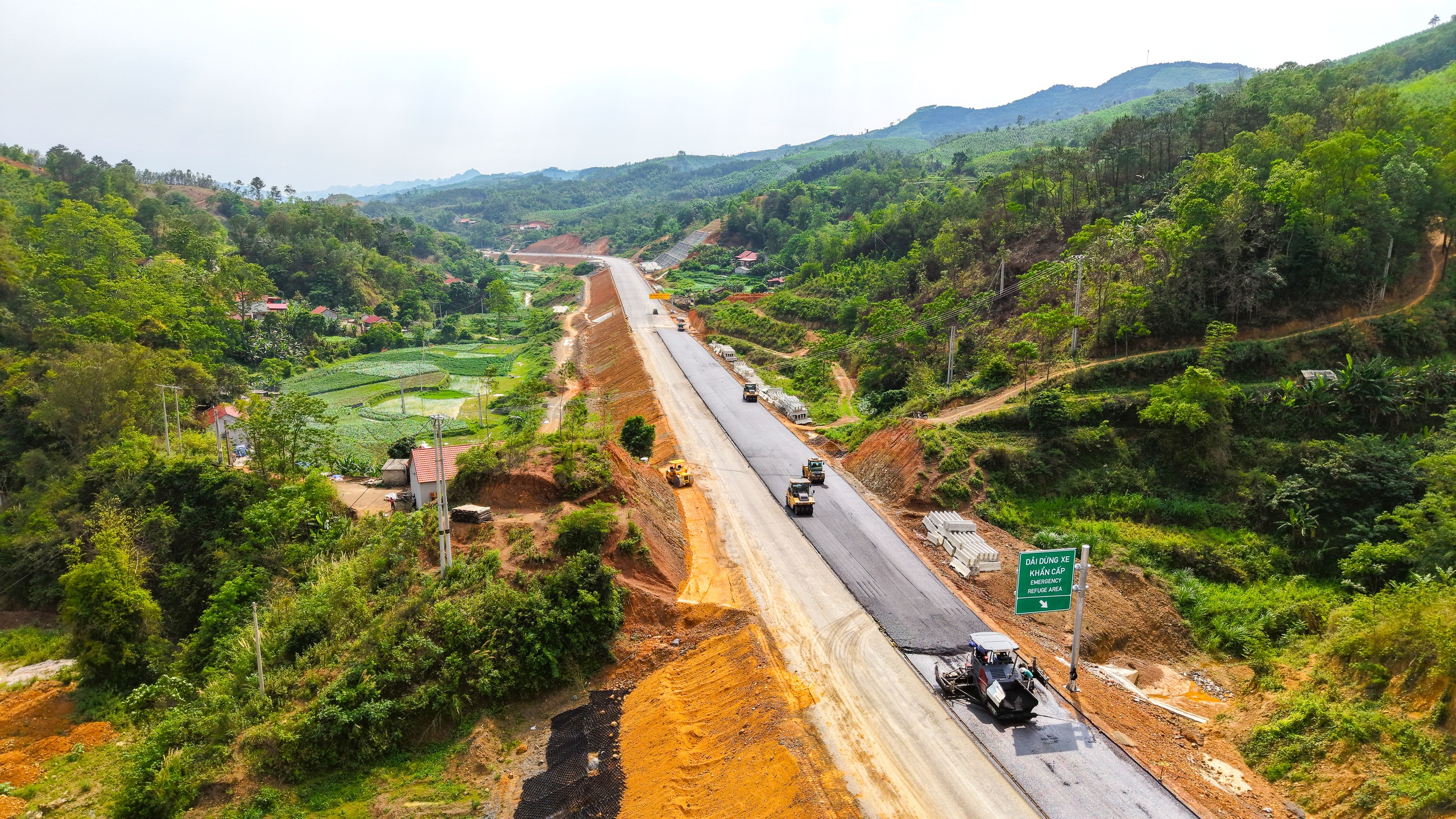 Sắp hoàn thành tuyến cao tốc nối cửa khẩu đường bộ lớn nhất miền Bắc- Ảnh 7.