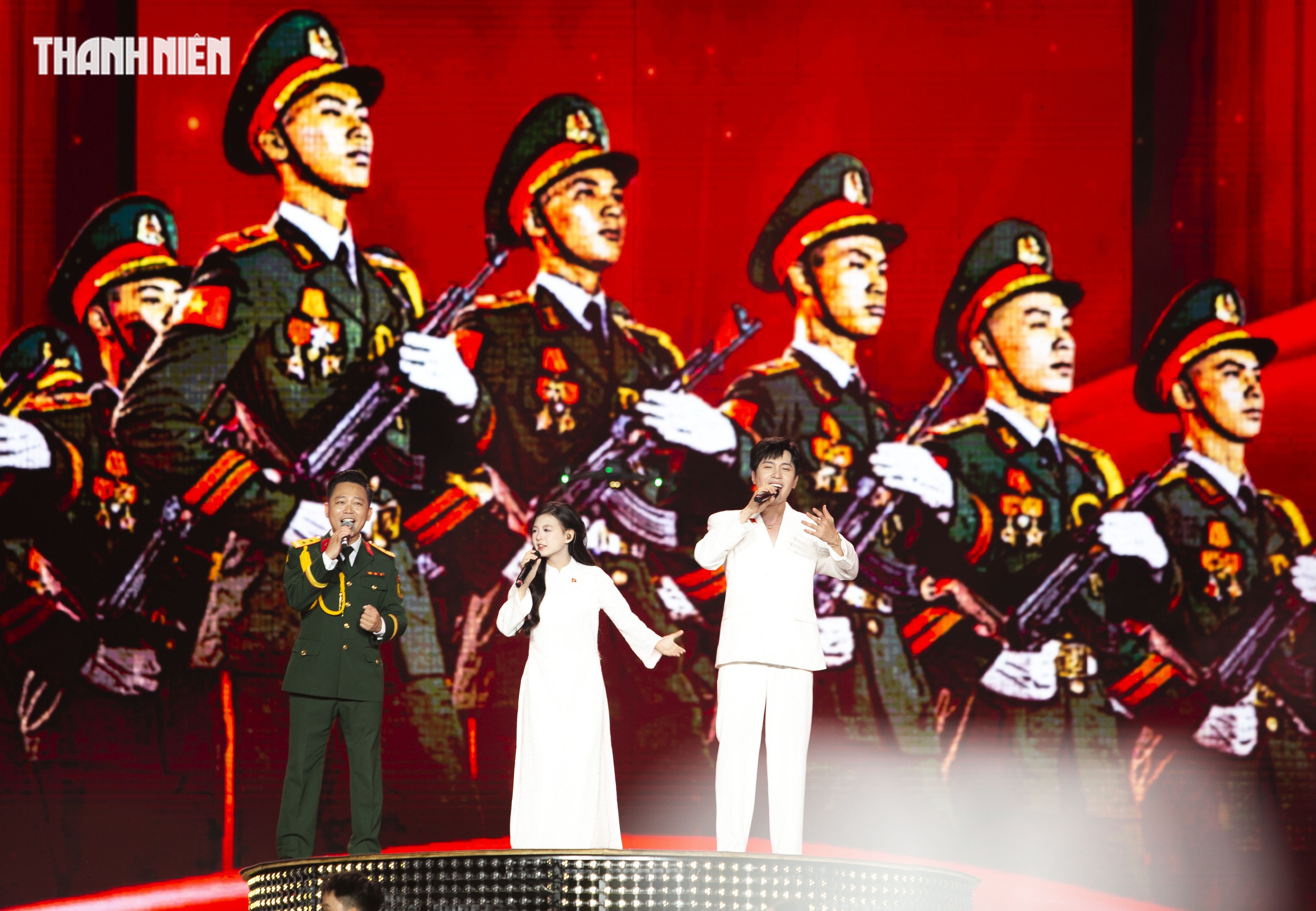 Mãn nhãn màn pháo hoa khép lại đêm khai mạc Lễ hội Vì hòa bình 2026- Ảnh 4.