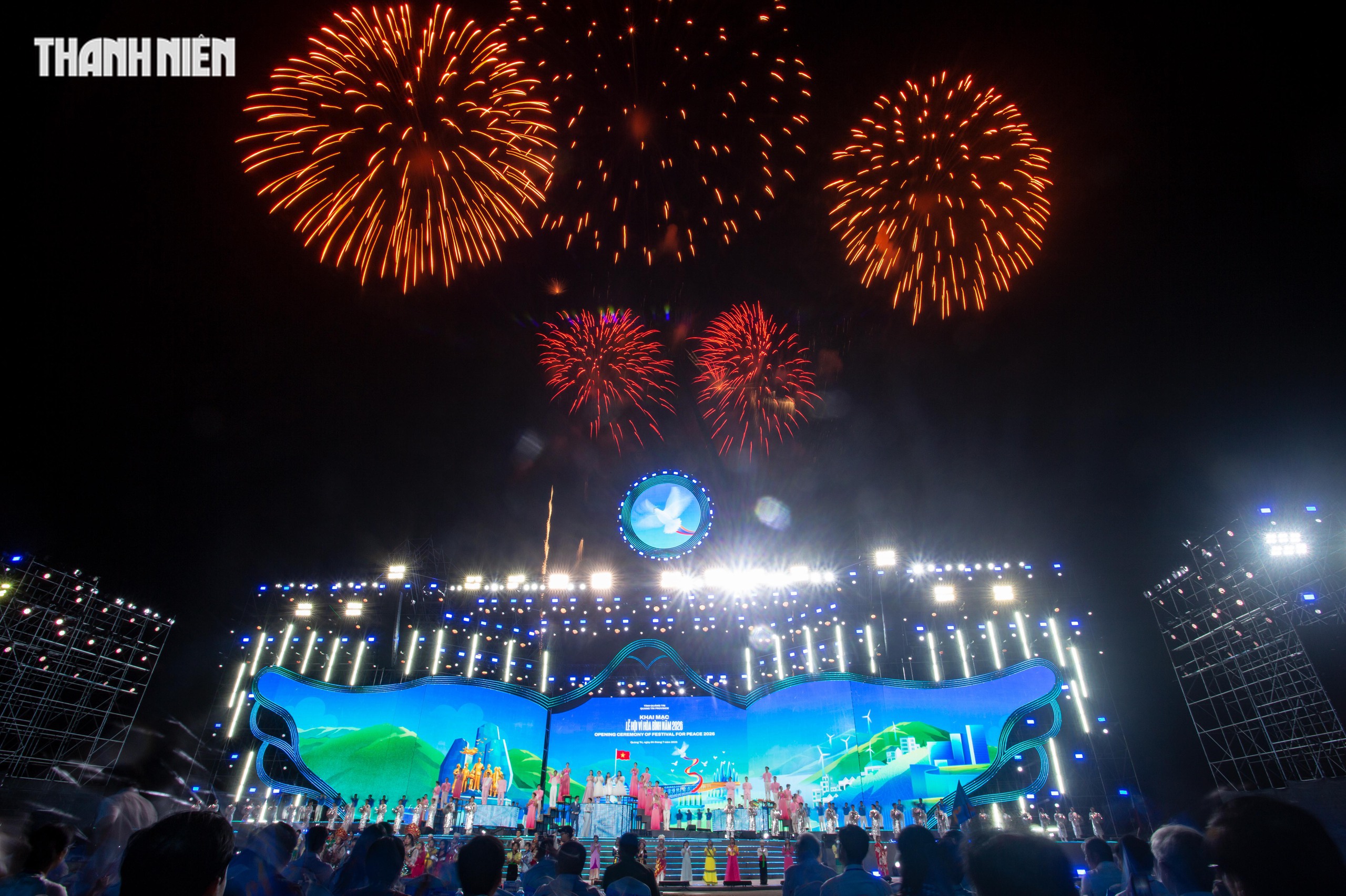 Mãn nhãn màn pháo hoa khép lại đêm khai mạc Lễ hội Vì hòa bình 2026- Ảnh 11.
