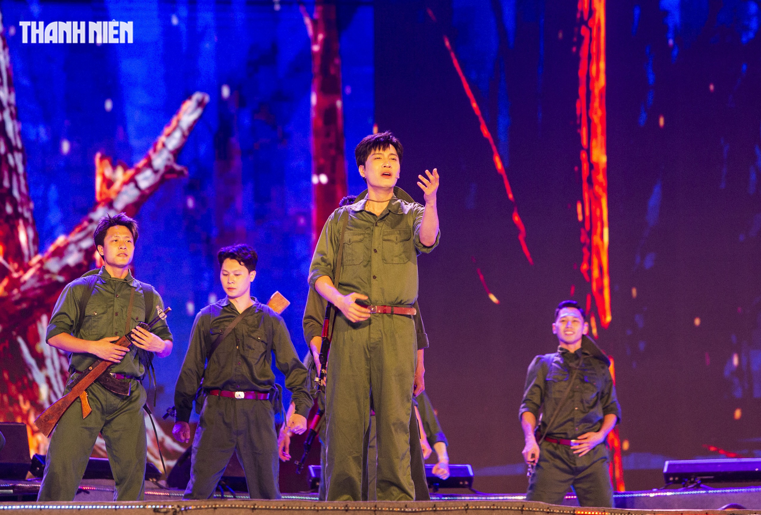 Mãn nhãn màn pháo hoa khép lại đêm khai mạc Lễ hội Vì hòa bình 2026- Ảnh 6.