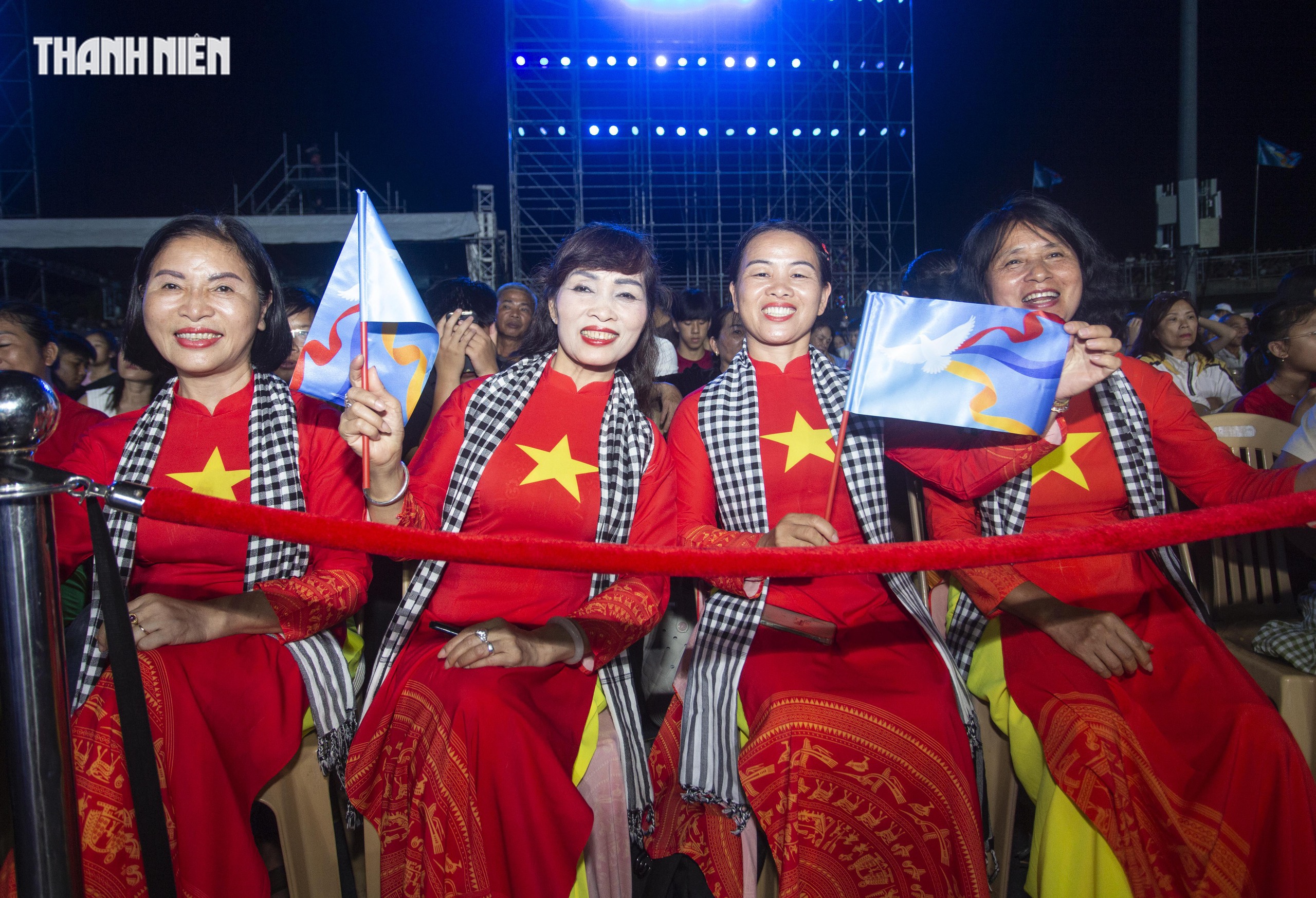 Mãn nhãn màn pháo hoa khép lại đêm khai mạc Lễ hội Vì hòa bình 2026- Ảnh 3.