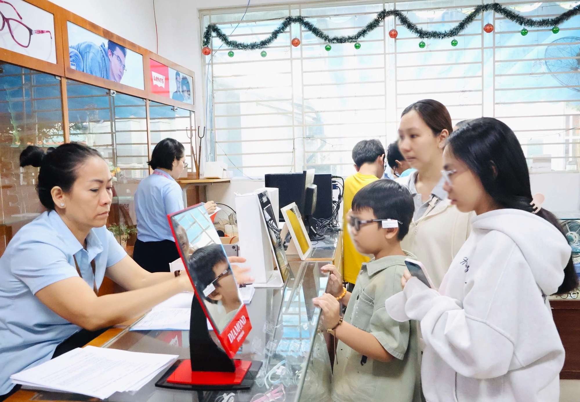 Báo động cận thị ở trẻ em- Ảnh 3.