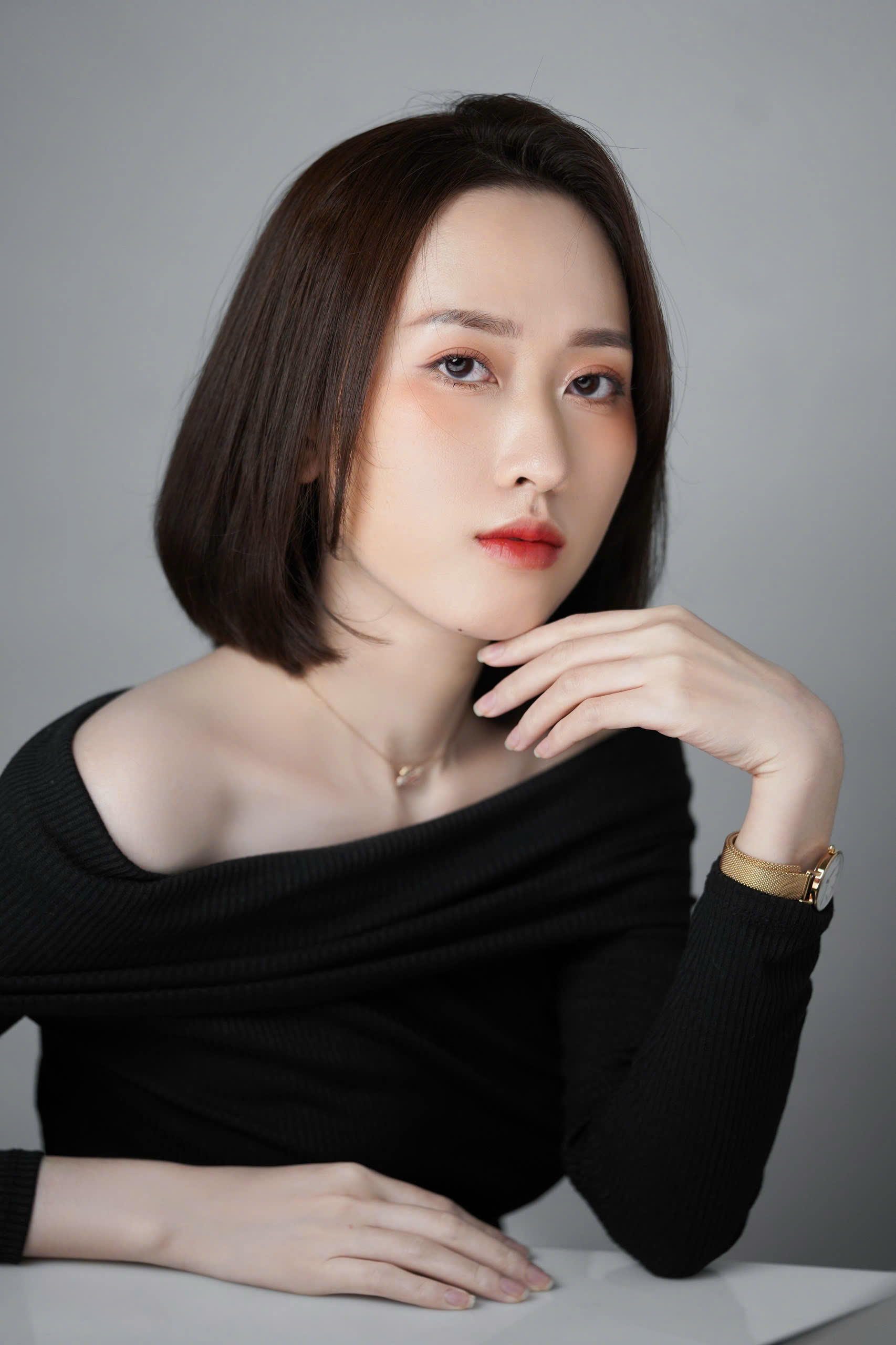 Đôi tay kiếm chục triệu đồng, cô gái nhà nông kể góc khuất nghề người mẫu tay - Ảnh 1.