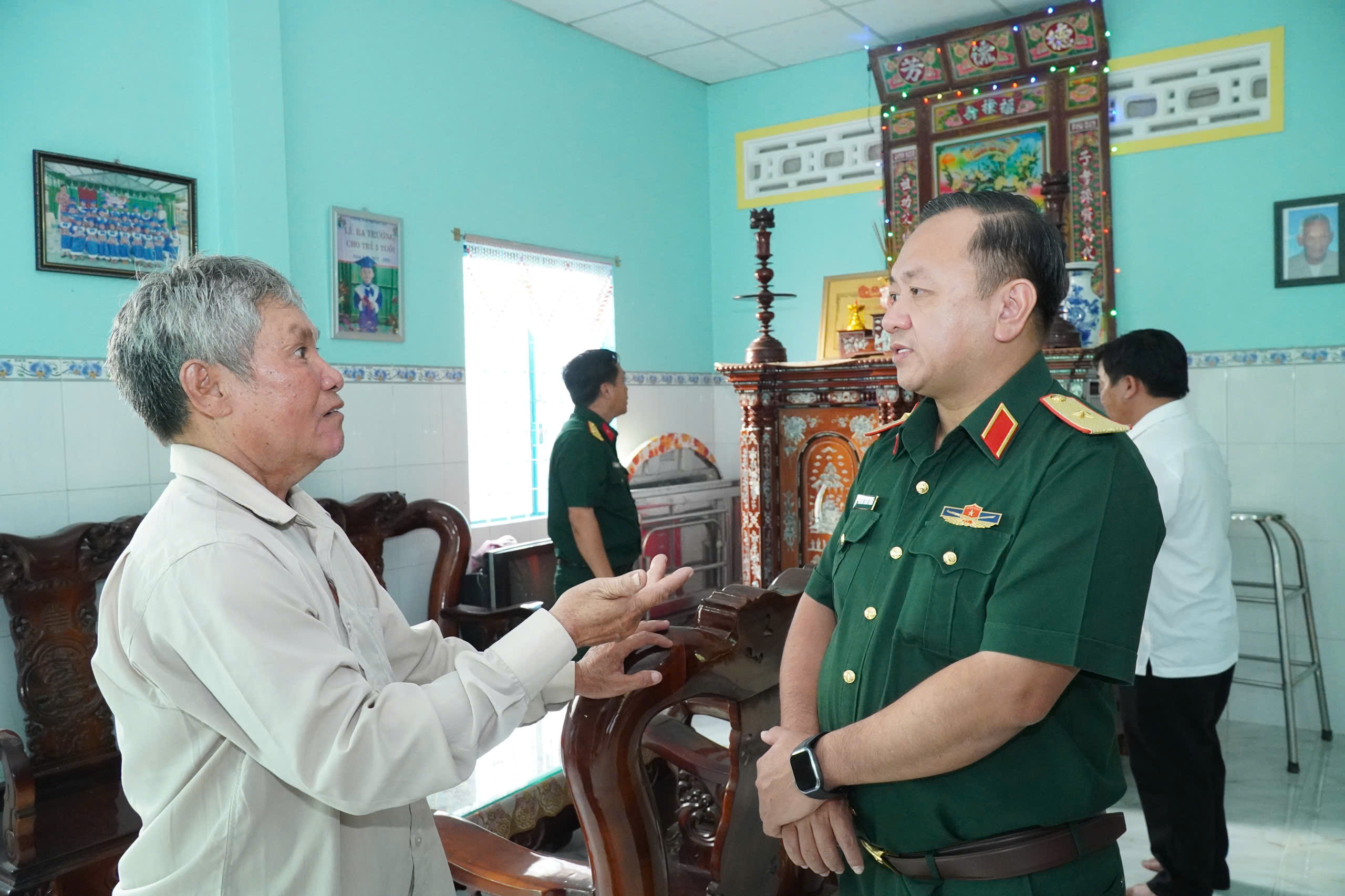 Bộ Tư lệnh TP.HCM xác minh thân nhân liệt sĩ Huỳnh Văn Quên: Giấy tờ có khác biệt- Ảnh 1.