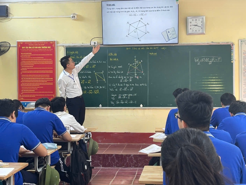 Chân dung thầy giáo 9X bị bắt ở Tuyên Quang: Từ học sinh giỏi Quốc gia - Ảnh 2.