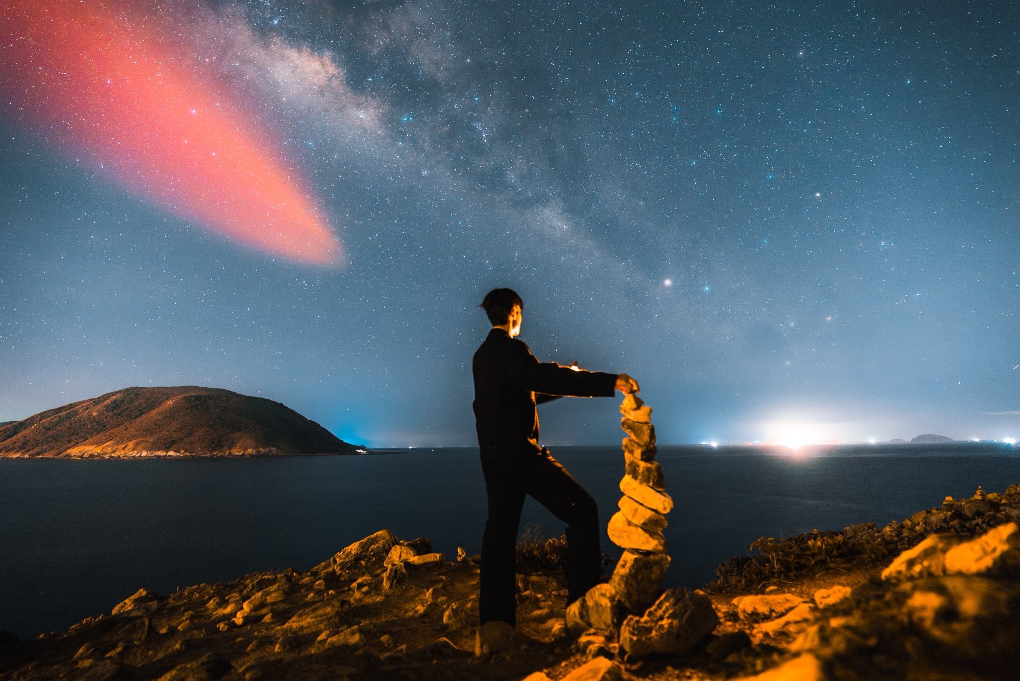 Hiện tượng lạ trên bầu trời Côn Đảo tối qua là gì?: 'May mắn camera ghi lại…' - Ảnh 2.