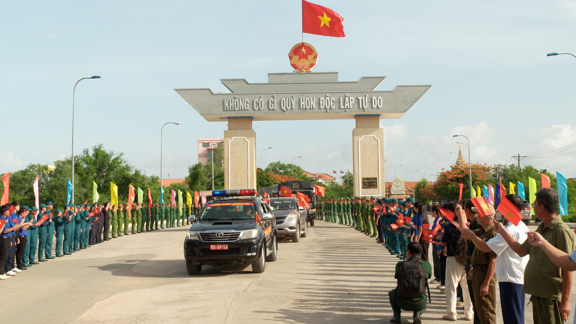 Hai Đội K92 và K93 tìm quy tập 6.871 hài cốt liệt sĩ trong 21 năm - Ảnh 1.