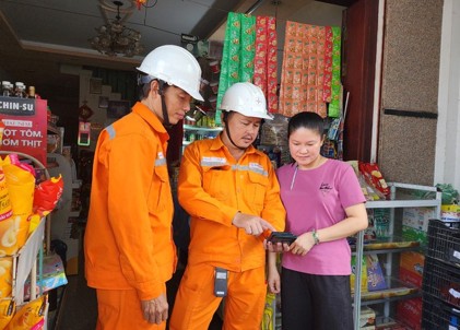 Cảm ơn những người đưa ánh sáng đã luôn sát cánh cùng đất nước - Ảnh 1.