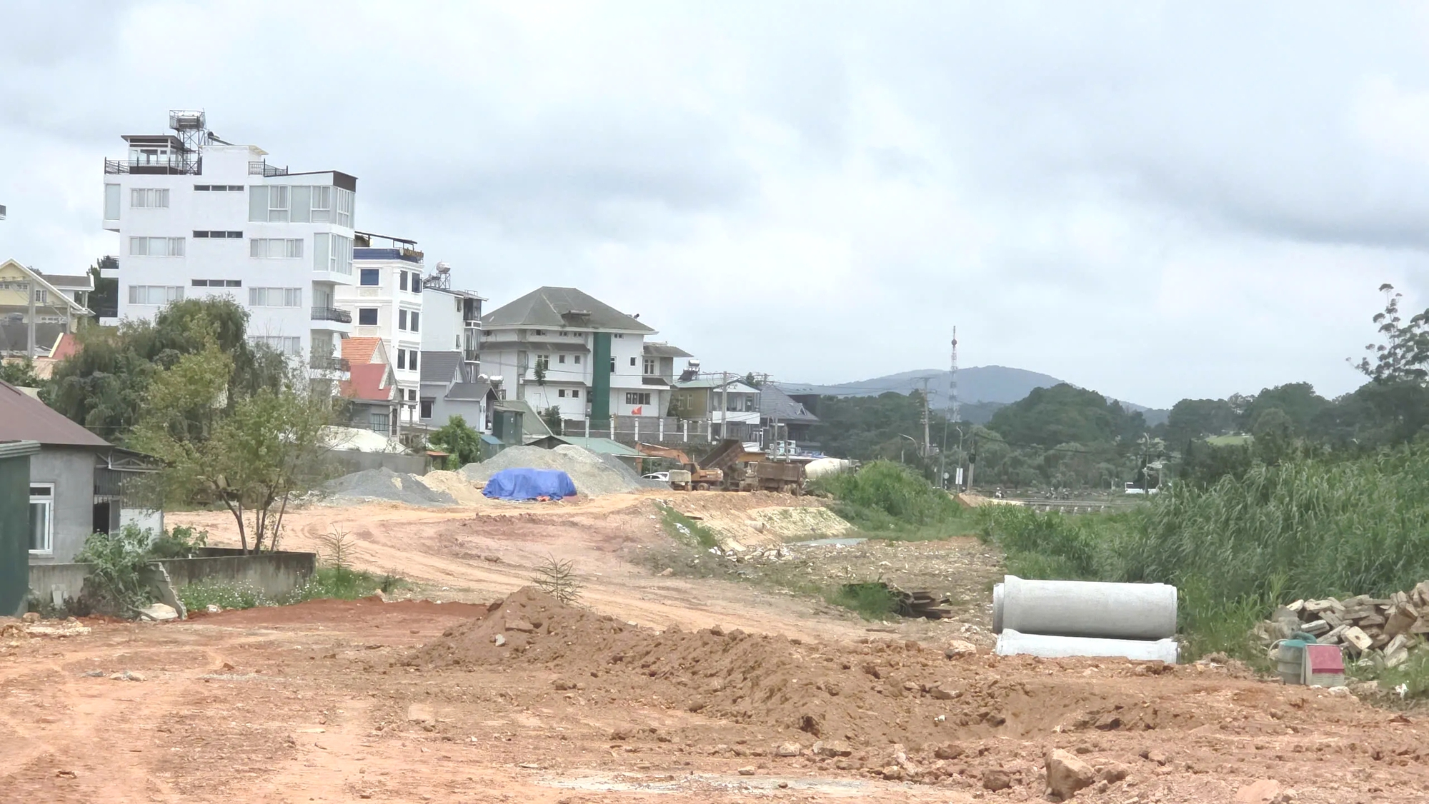 Đường nối hồ Xuân Hương ở Đà Lạt chưa hẹn ngày về đích- Ảnh 3.