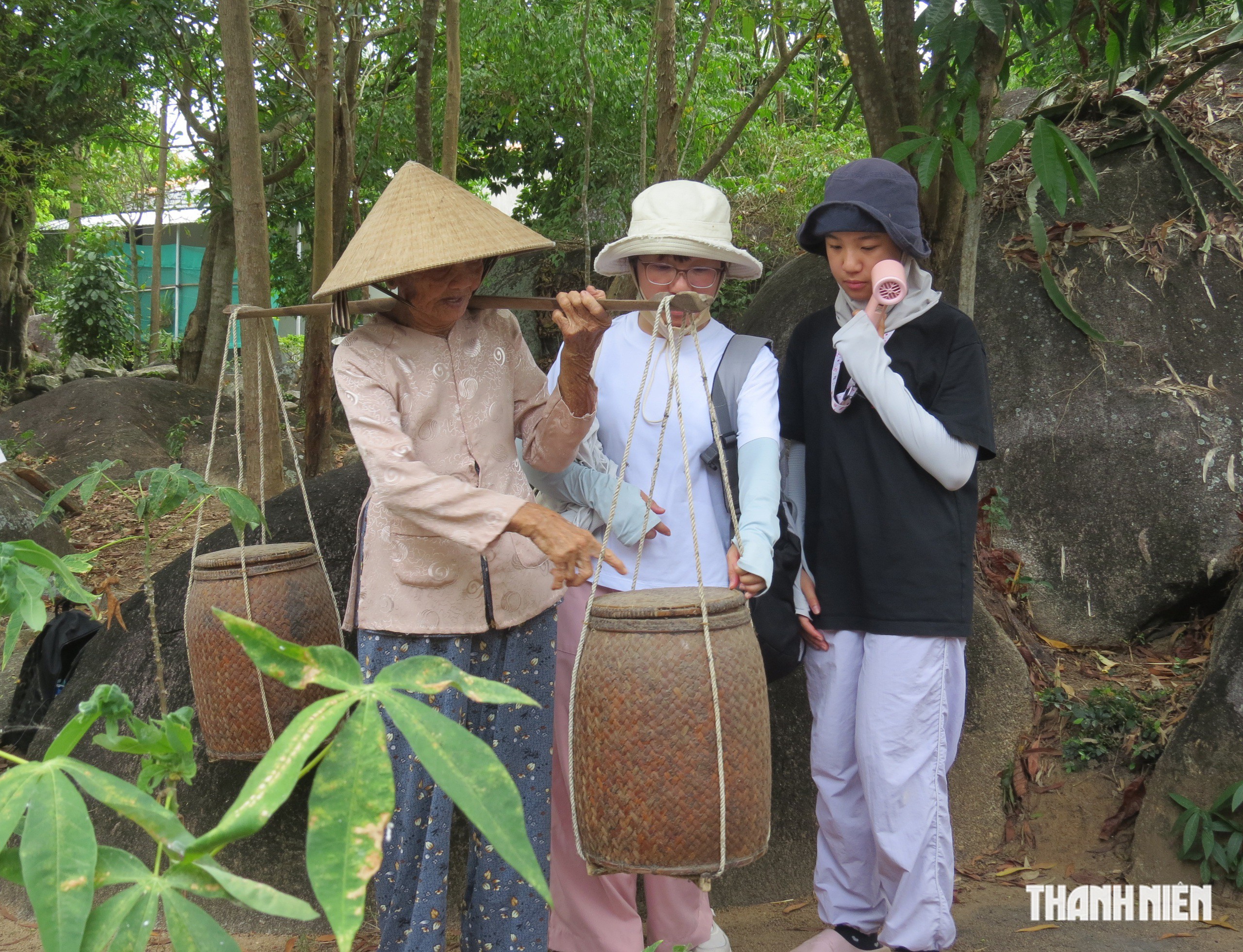 Cá từ biển lên rừng: Một thuở Sa Huỳnh gánh cá đổi lúa- Ảnh 2.