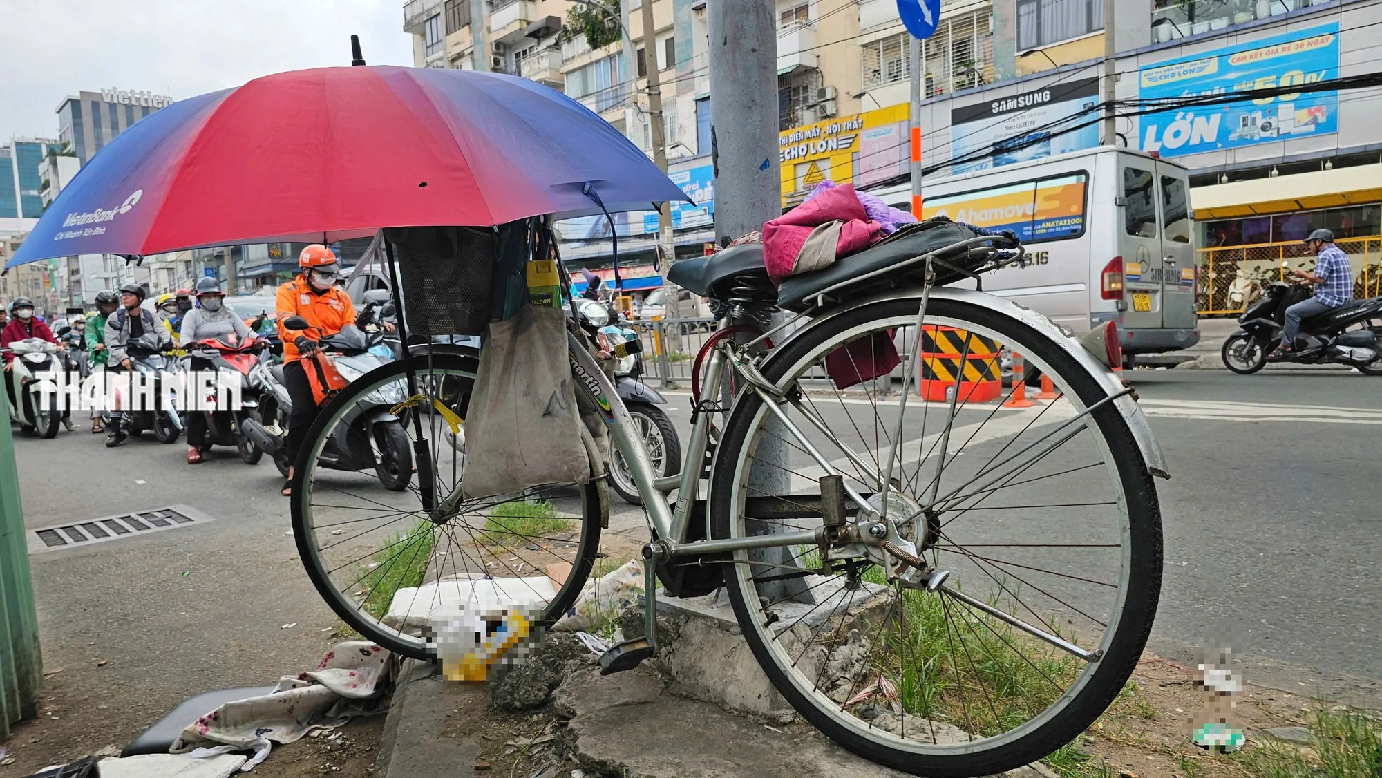 Cụ ông 86 tuổi chạy xe đạp mưu sinh nuôi vợ đột quỵ - Ảnh 3.