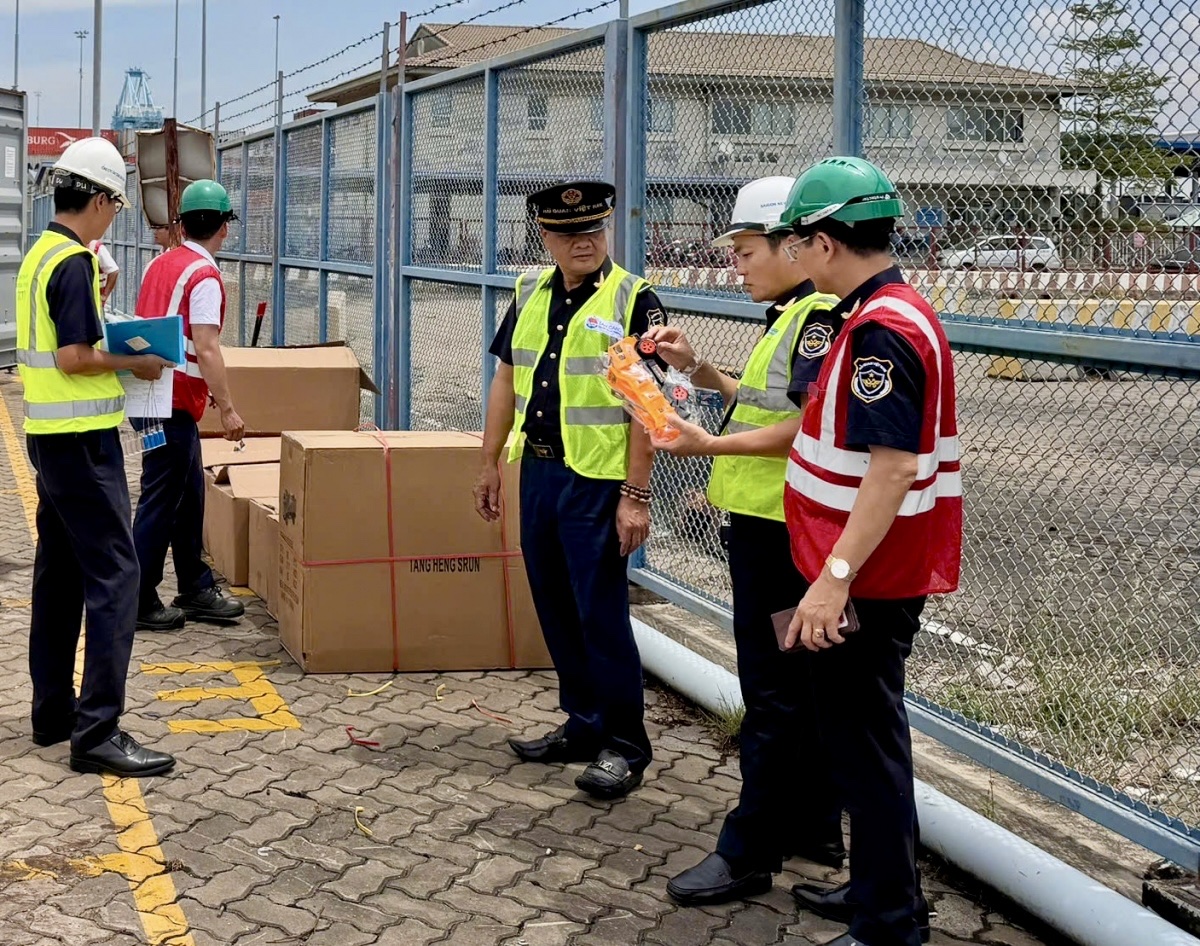 Quyết liệt chống buôn lậu, hàng giả và xâm phạm sở hữu trí tuệ- Ảnh 2.
