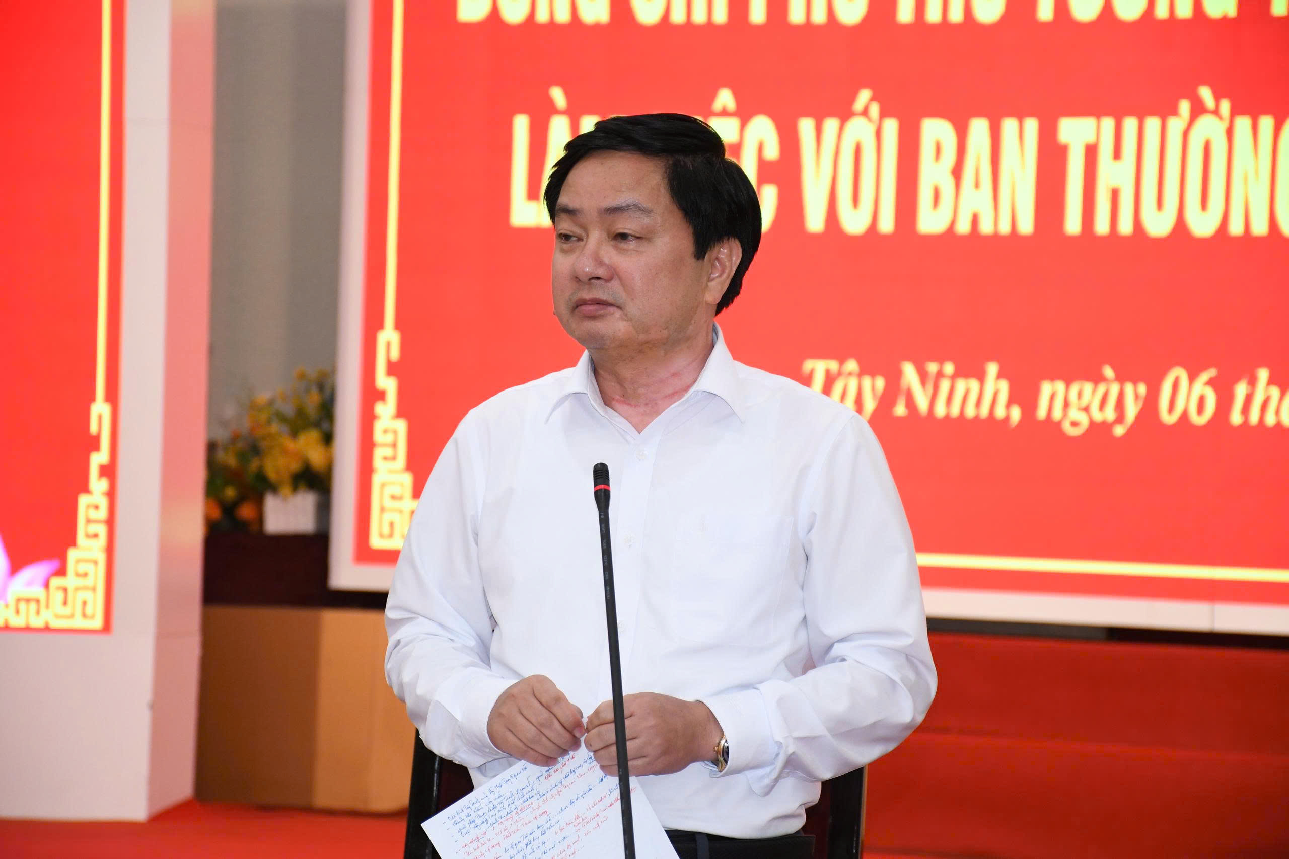 Ông Nguyễn Văn Quyết, Bí thư Tỉnh ủy Tây Ninh nêu nhiều kiến nghị tại buổi làm việc - ẢNH: BẮC BÌNH