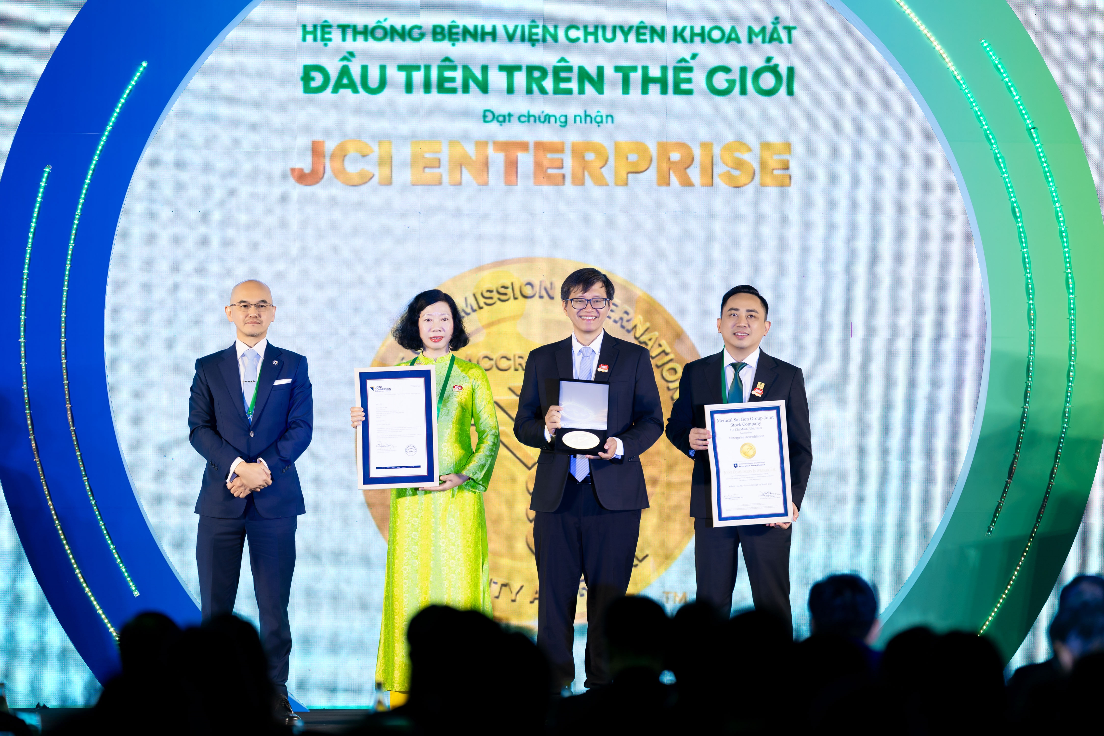 Mắt Sài Gòn là hệ thống bệnh viện mắt đầu tiên trên thế giới đạt JCI Enterprise - Ảnh 3.