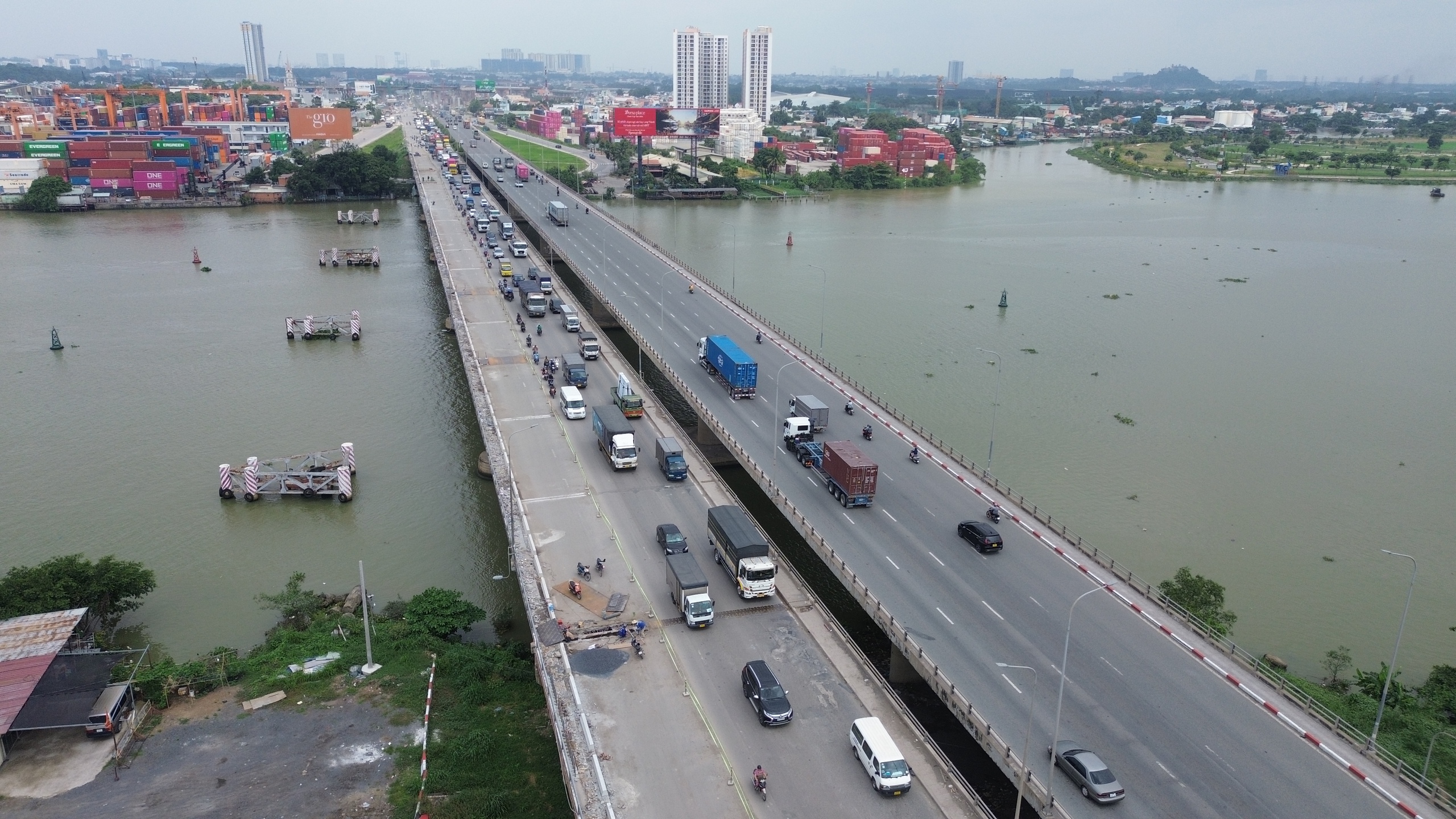 Cầu Đồng Nai cũ đang sửa chữa, cảnh báo ùn ứ giao thông- Ảnh 1.
